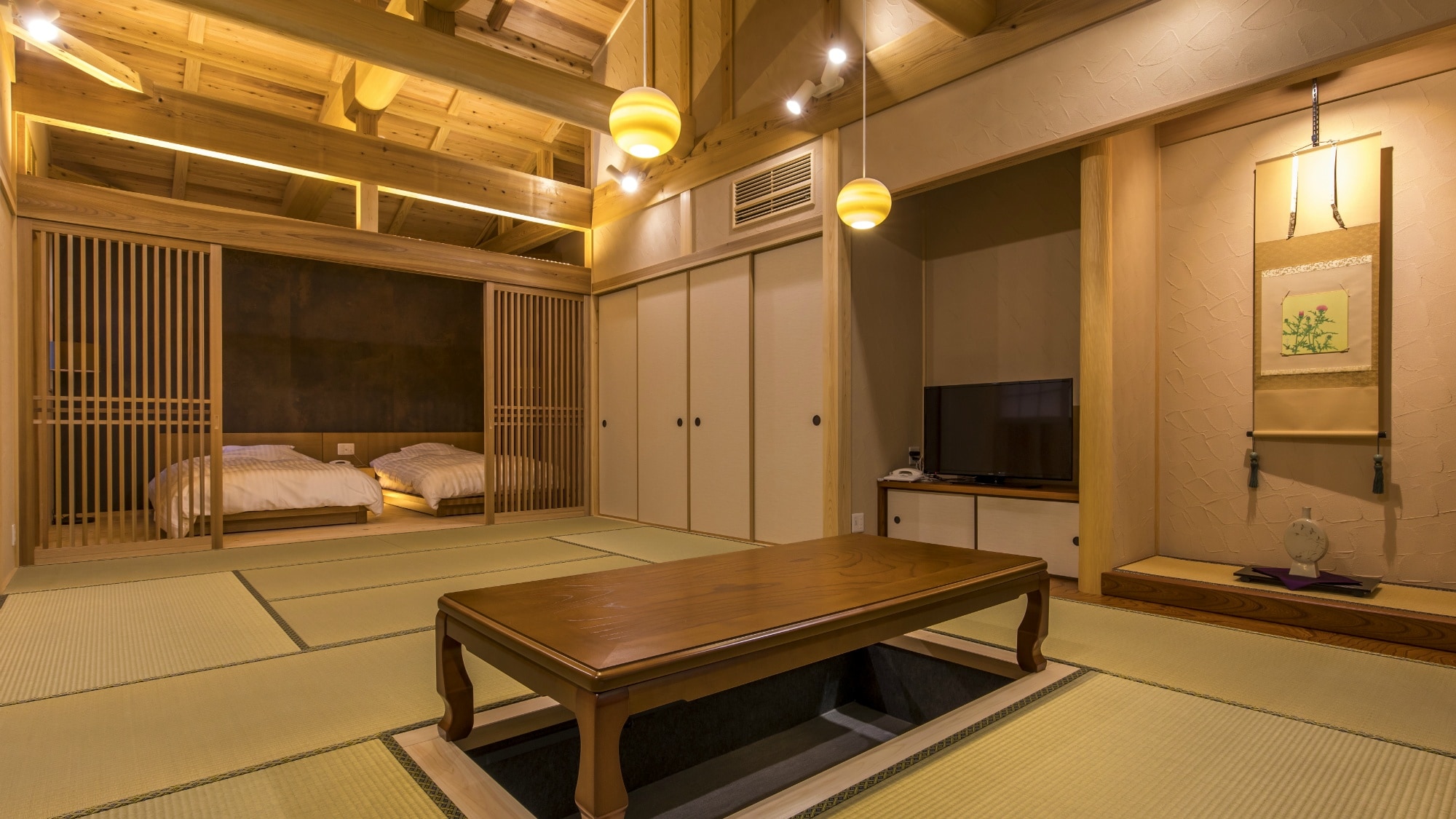 【일본식 스위트】 12 다다미의 일본식 객실과 세미 더블 침실을 갖춘 일본식 현대적인 객실입니다.