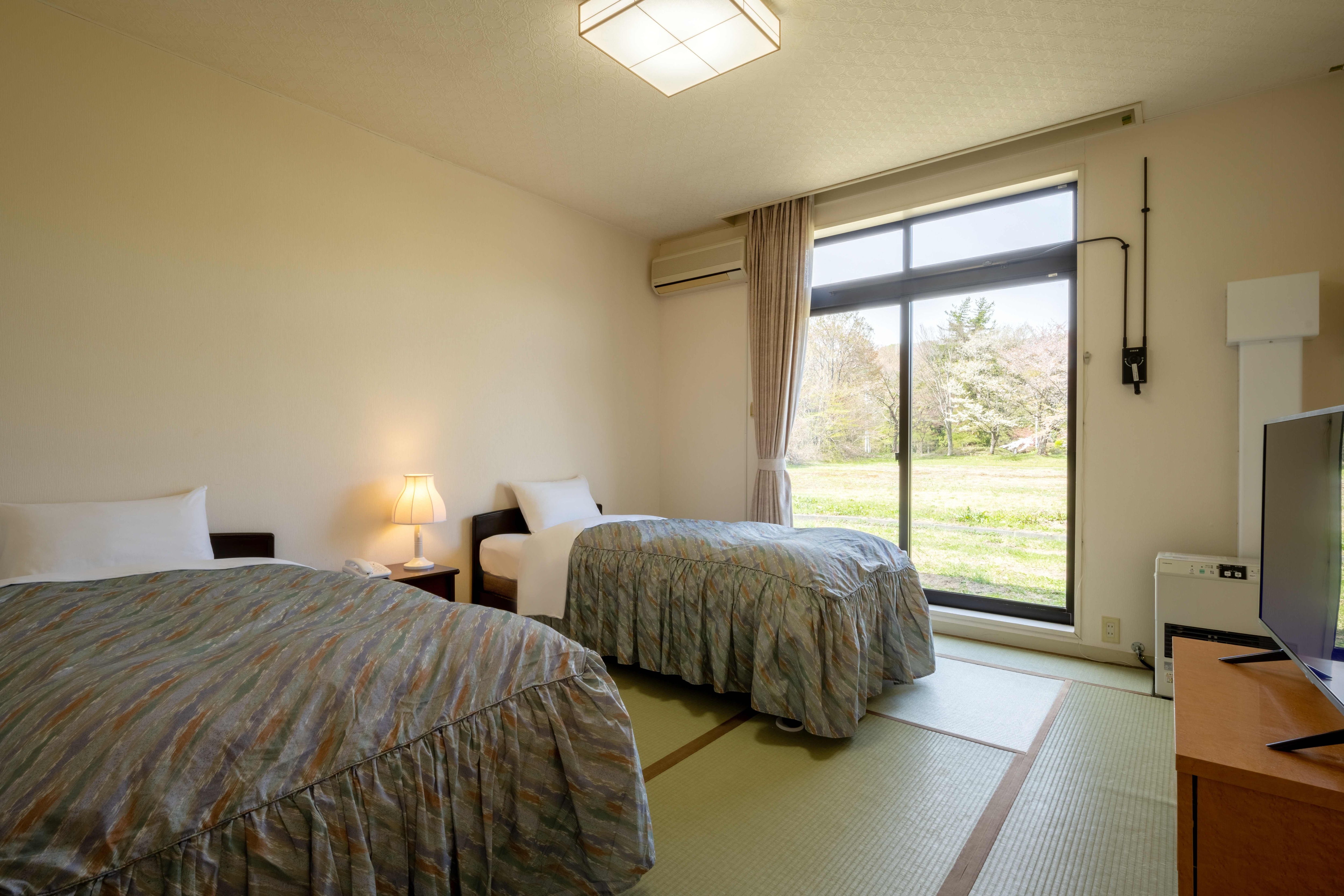 [Guest Rooms] Japanese-Western style room (non-smoking)