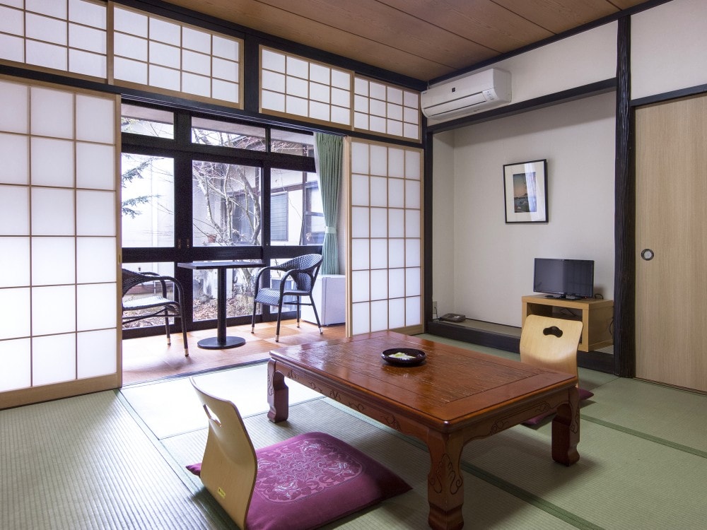 Japanese-style room (8 tatami mats) + veranda (3 tatami mats) (renovated/non-smoking room)