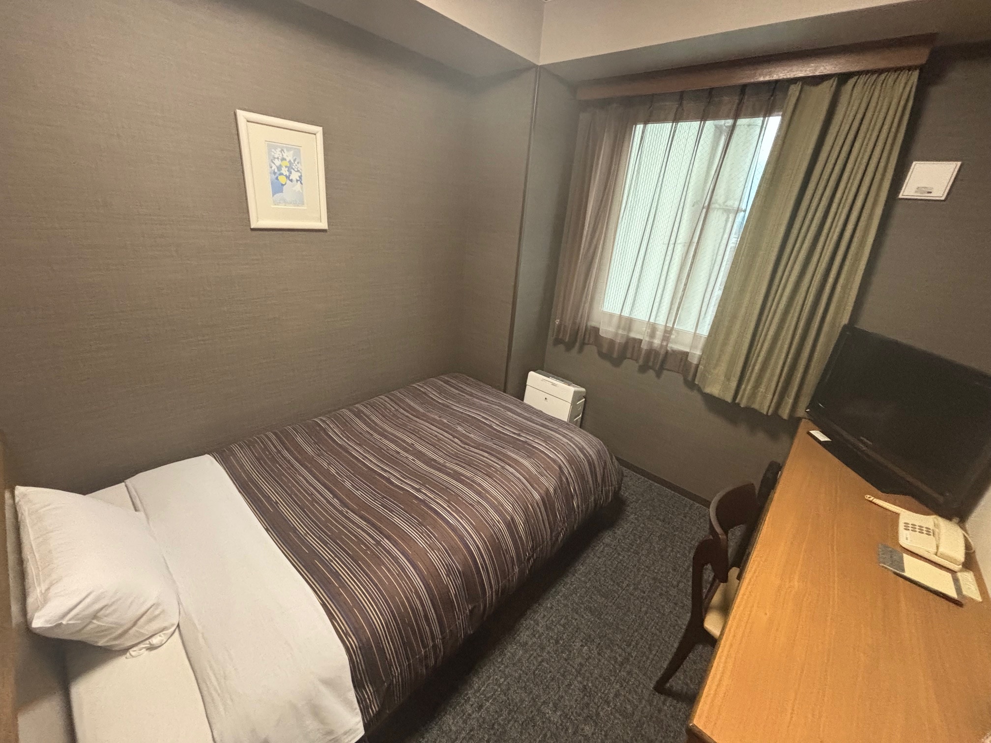 Kamar single: ukuran tempat tidur 120cm x 195cm