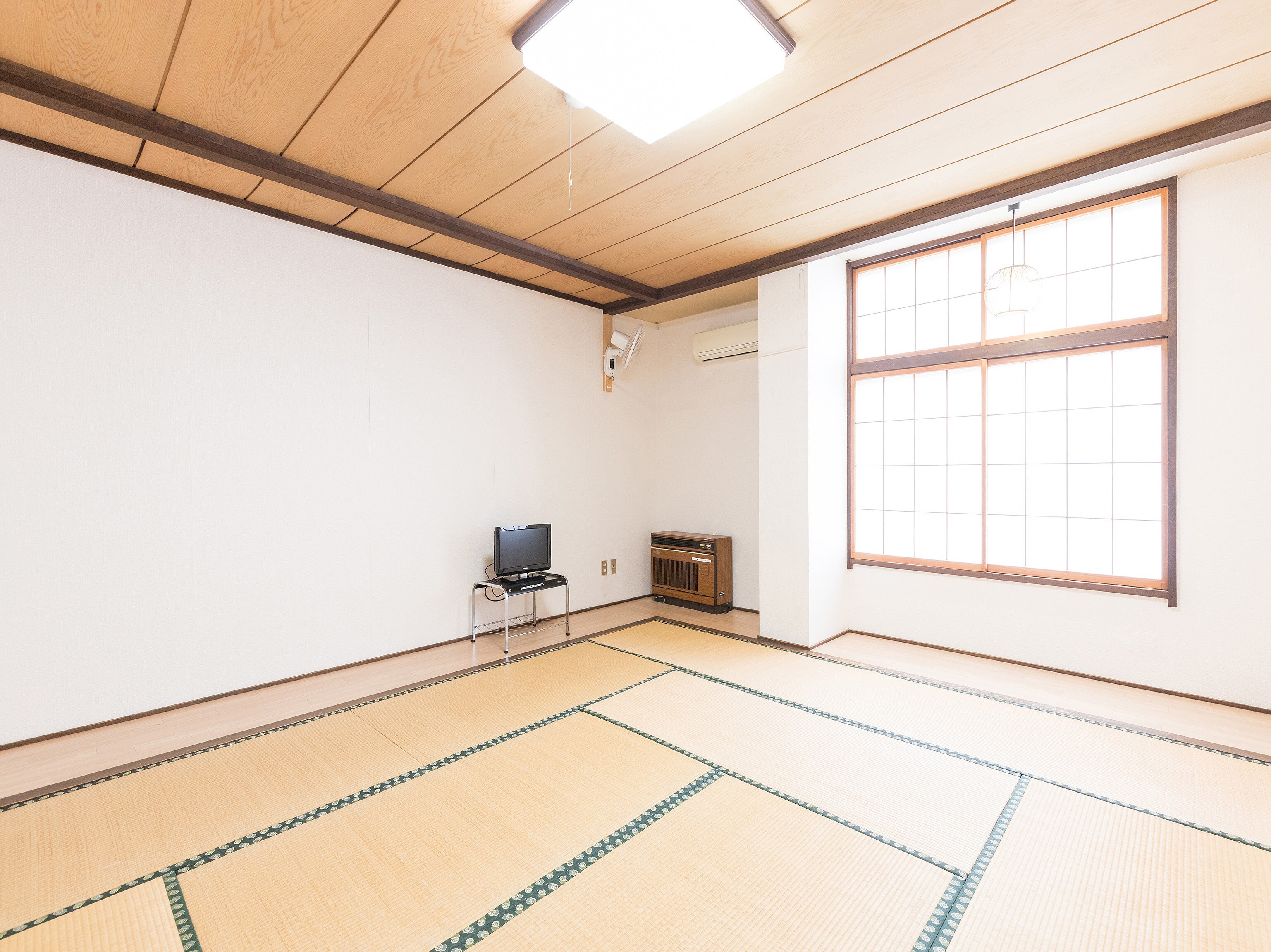 Japanese-style room for 5