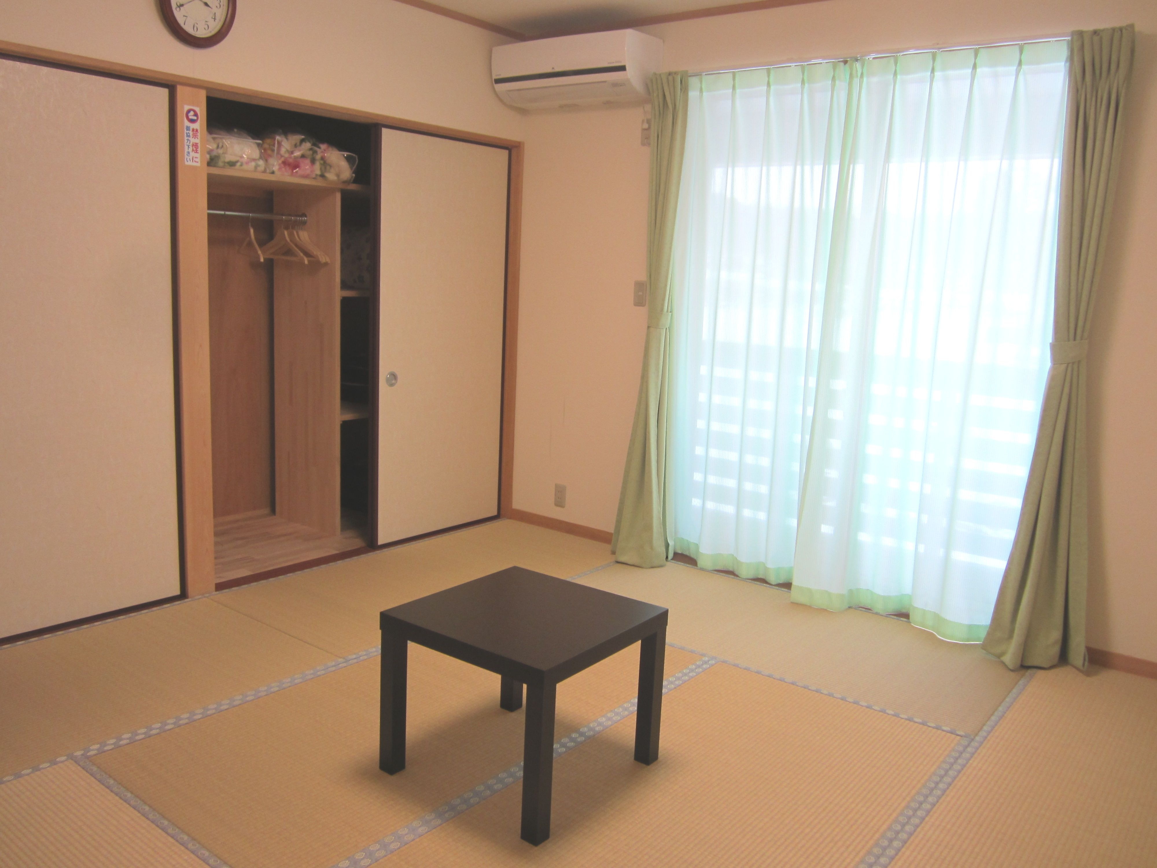 Japanese-style room