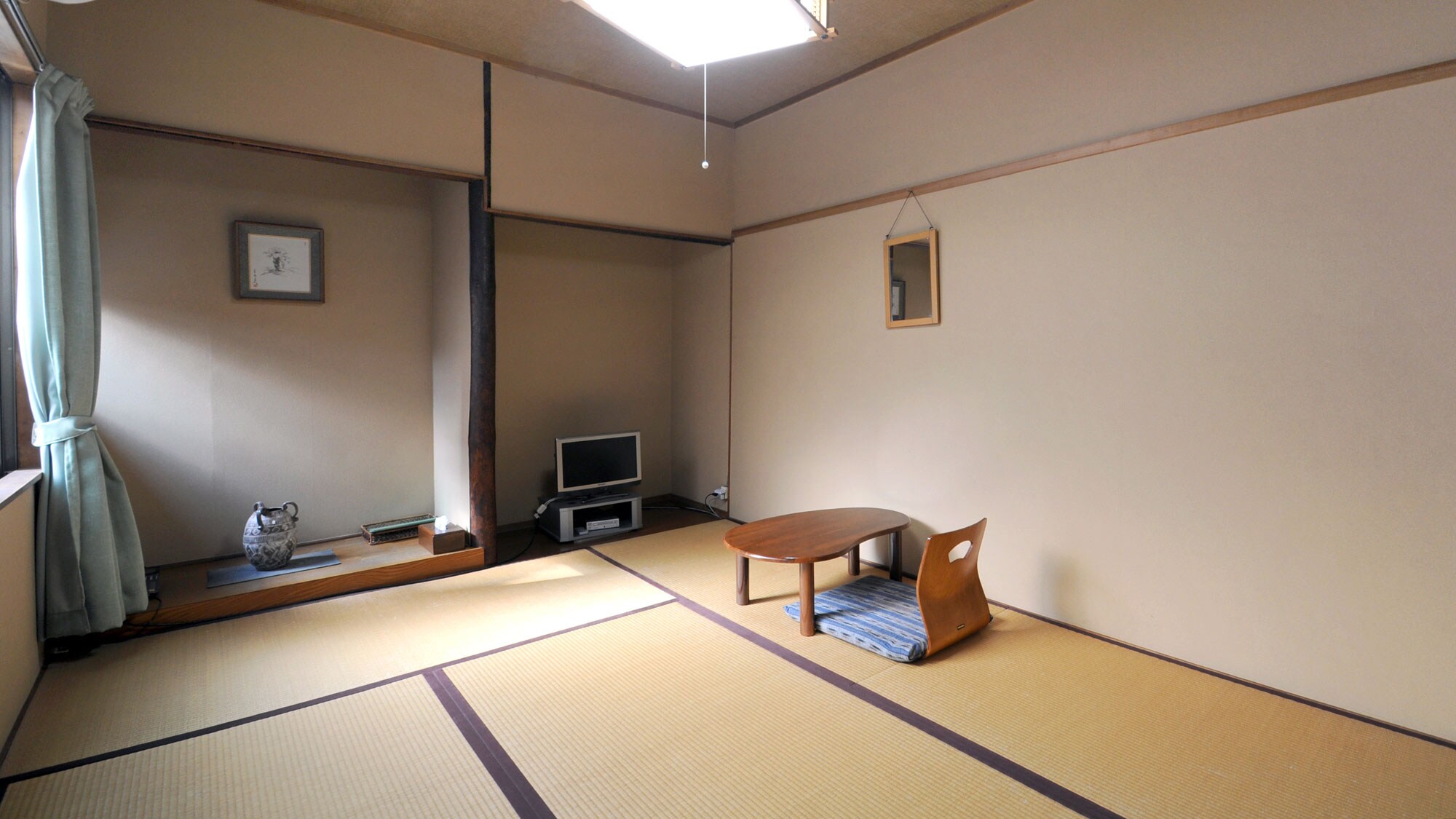[Guest room on the second floor] Japanese-style room (6 tatami mats)