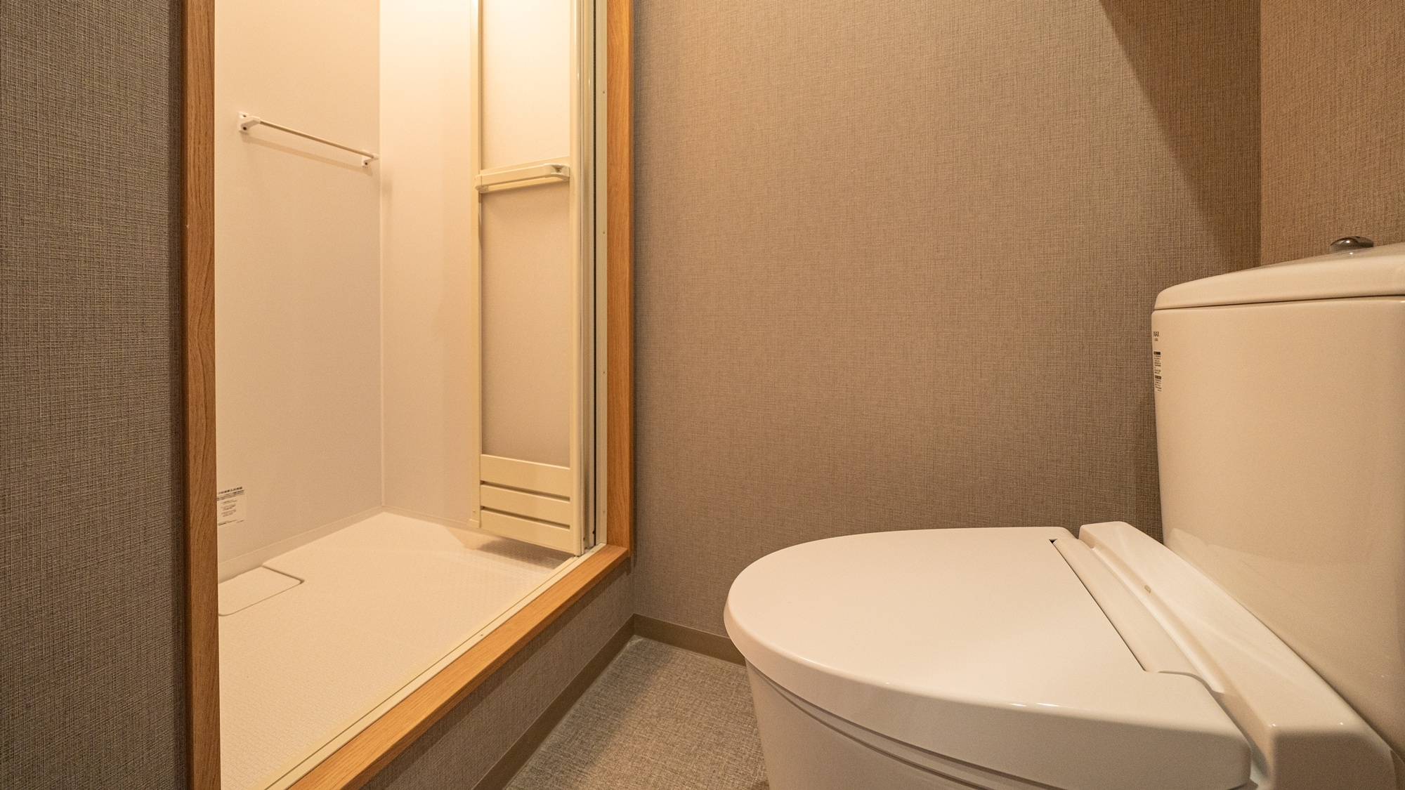 *＜Twin＞ Shower room and toilet (example)