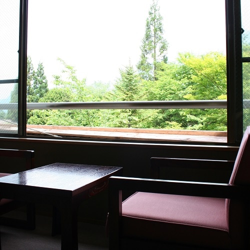 ■You can relax on the wide veranda where you can view the greenery.