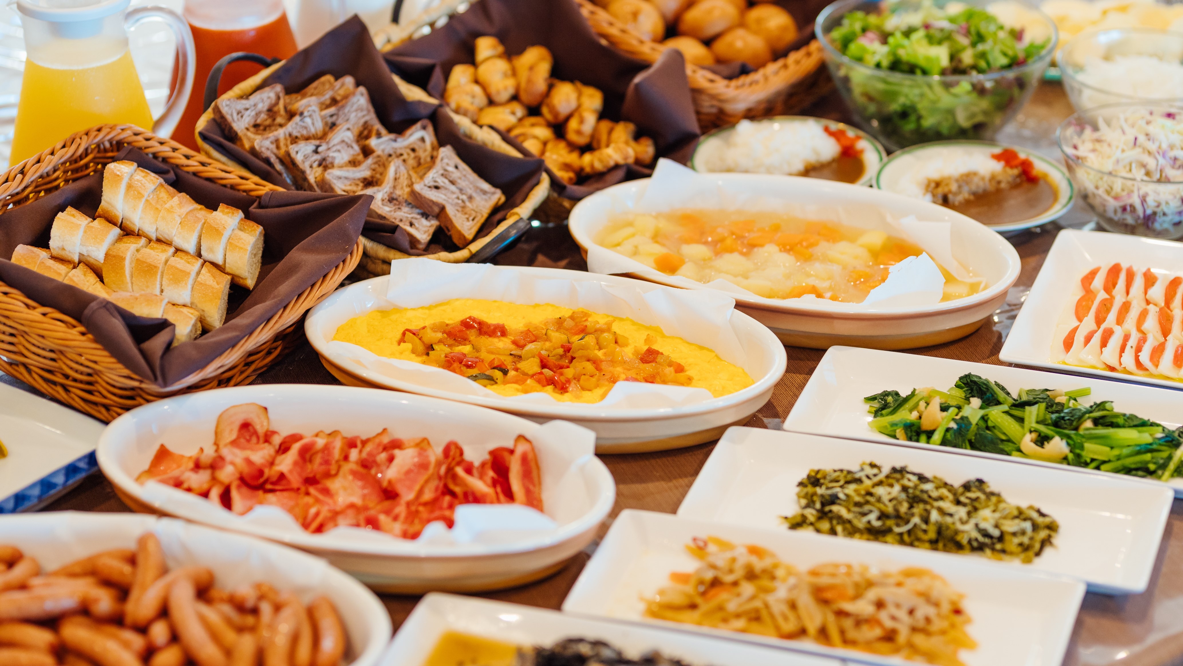 [Makan malam prasmanan] Populer! Lebih dari 60 jenis buffet Jepang, Barat dan Cina
