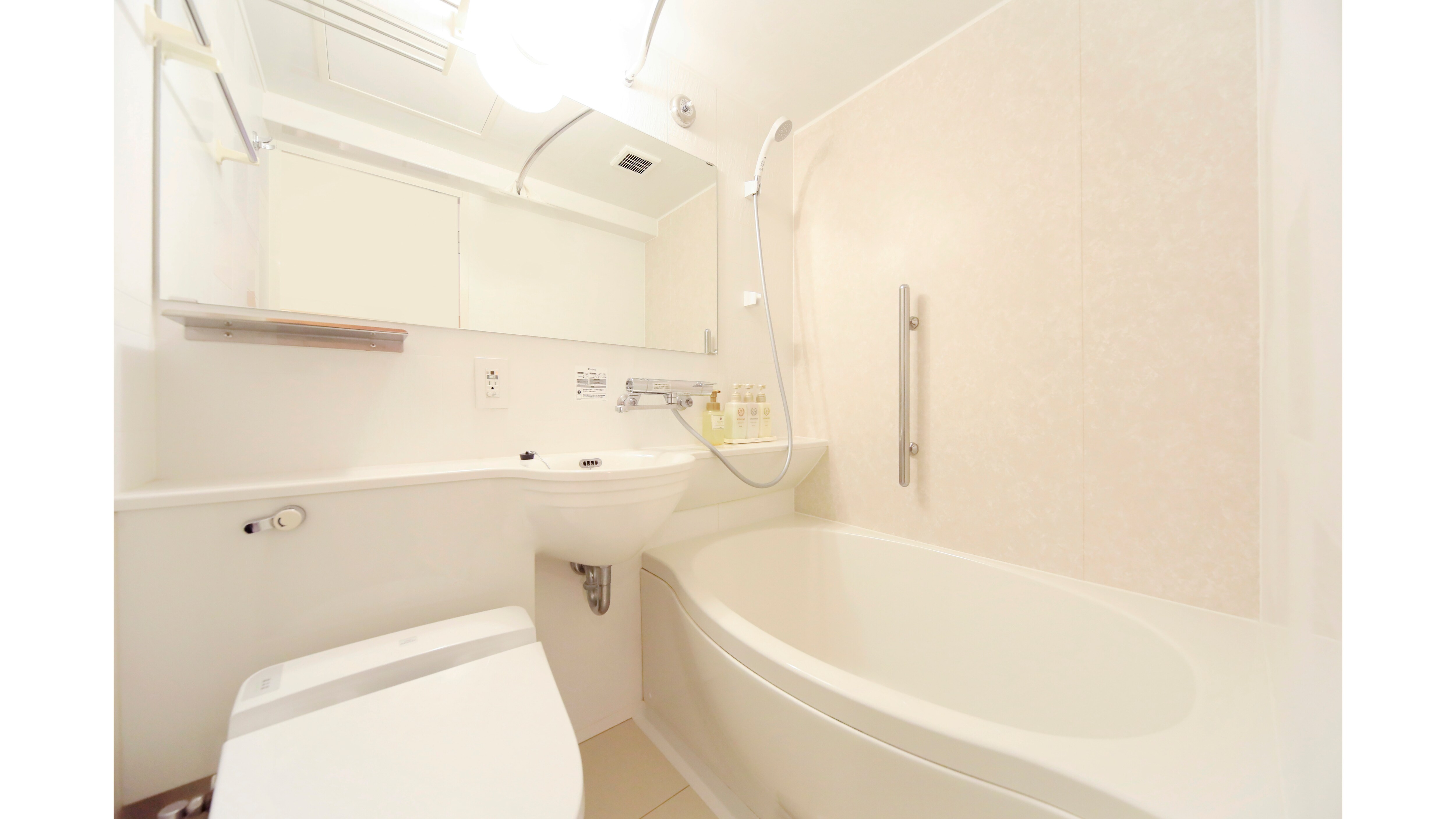 guest room bathroom
