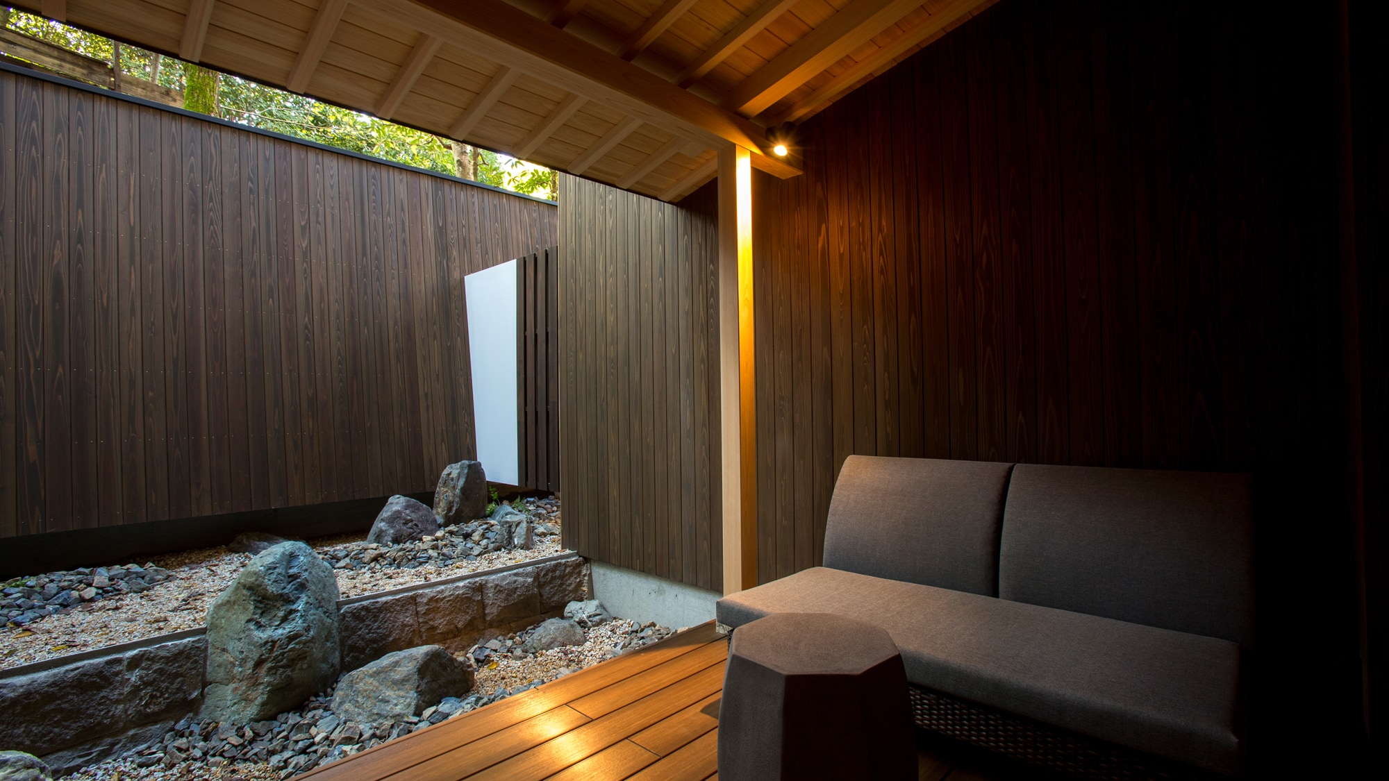 Japanese-style twin B with open-air bath terrace and inner garden
