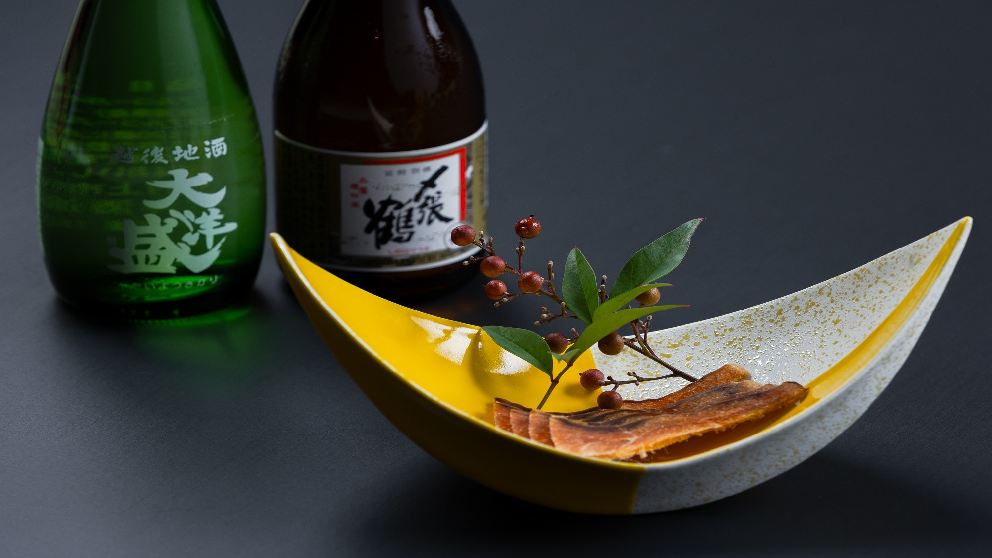 Sake salmon diseduh + sake lokal.