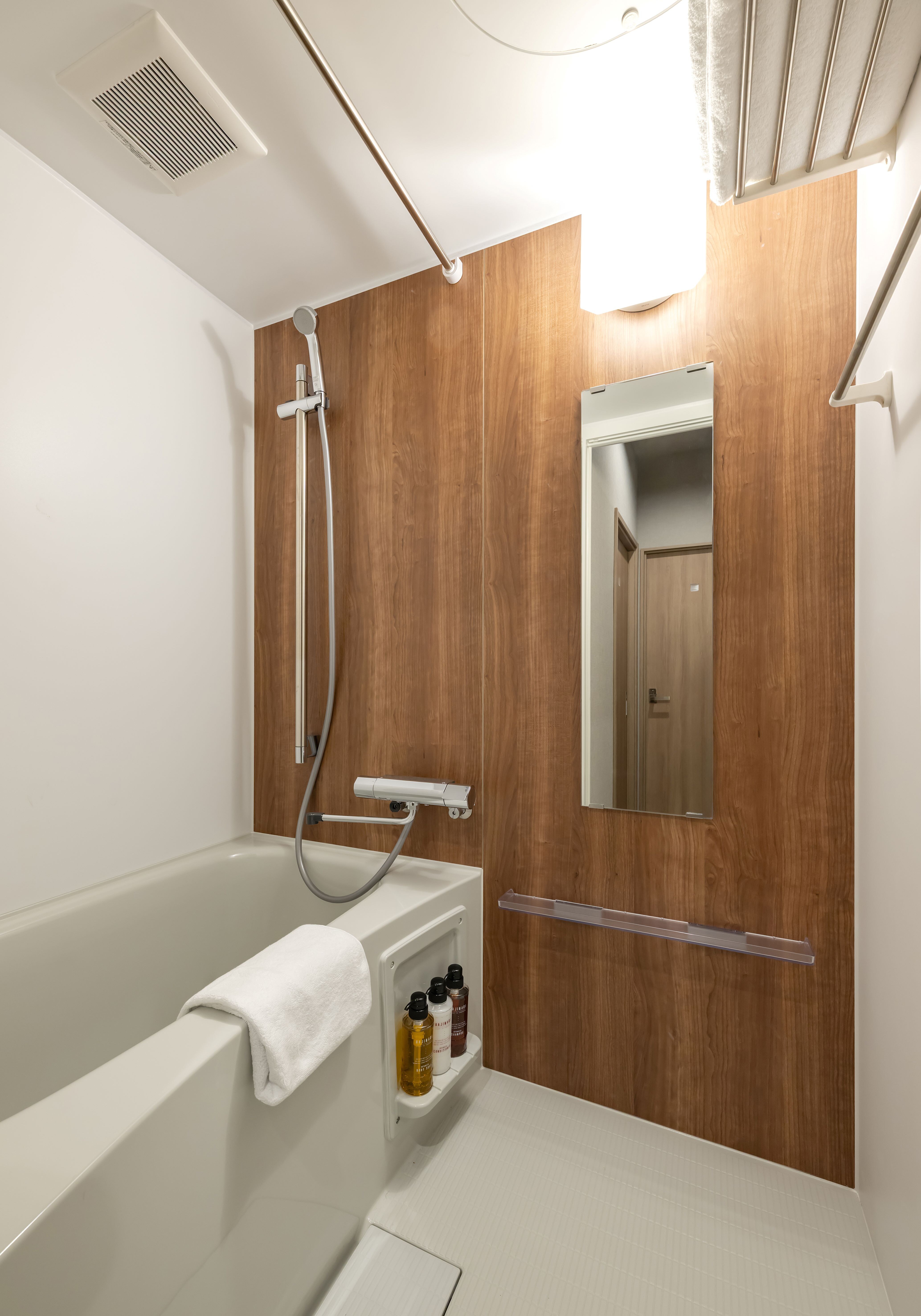 Twin Room (TW) Bathroom