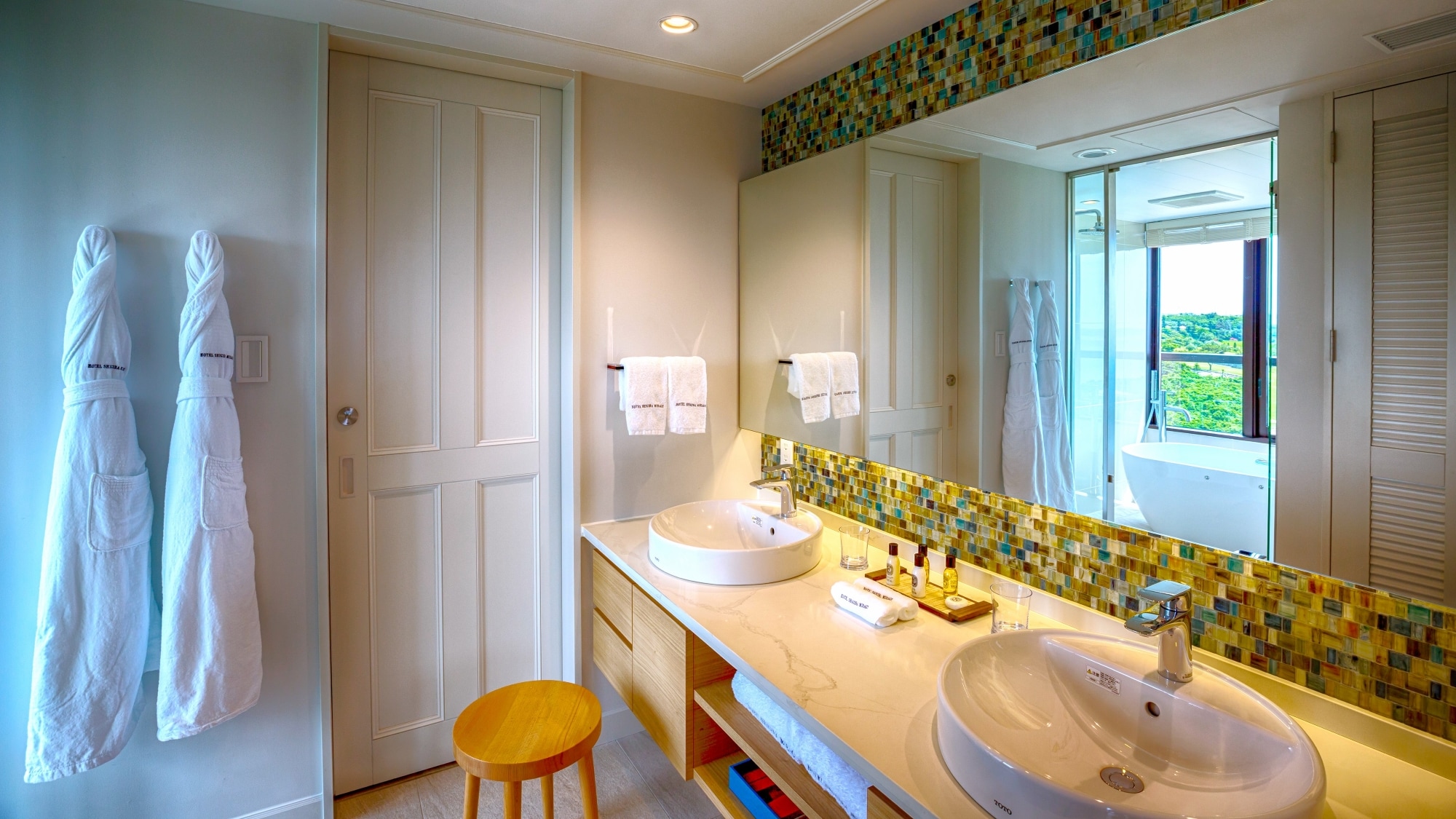 [Bayside/Deluxe Suite 2 Bedroom] Spacious double sink vanity