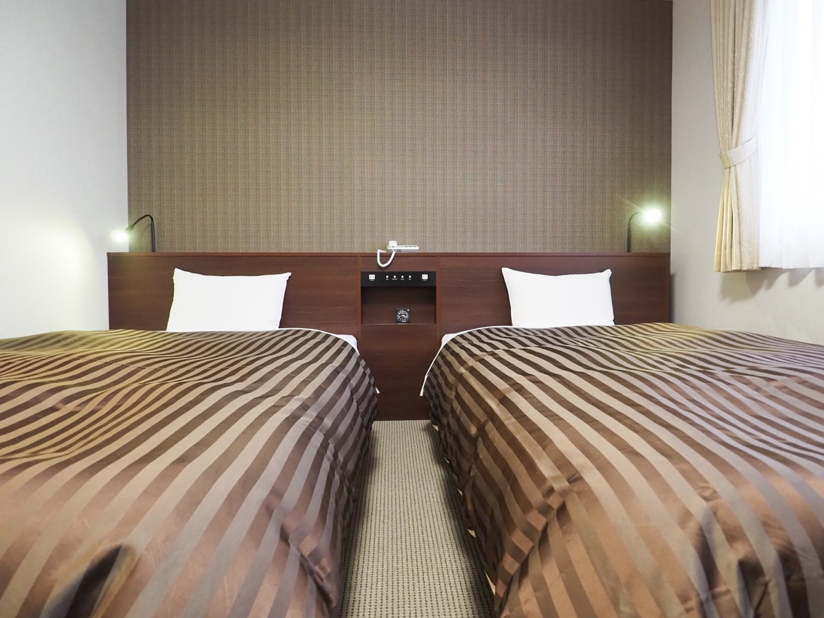 [Twin Room] A classy room with a monotone theme. Enjoy a relaxing holiday in the quaint surroundings of Nara.