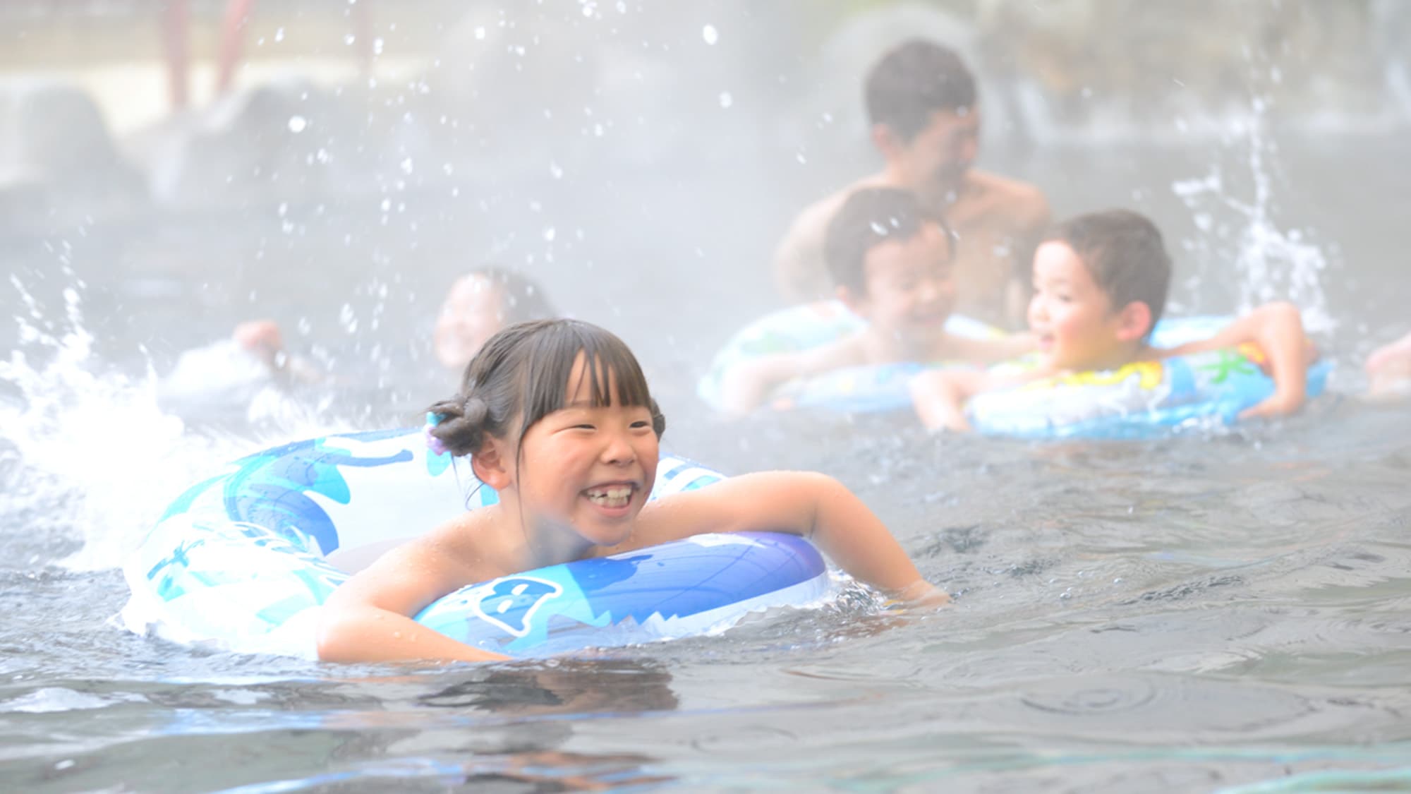 Soak well and swim well. This is an experience that can only be had in the large open-air bath at Yunose.