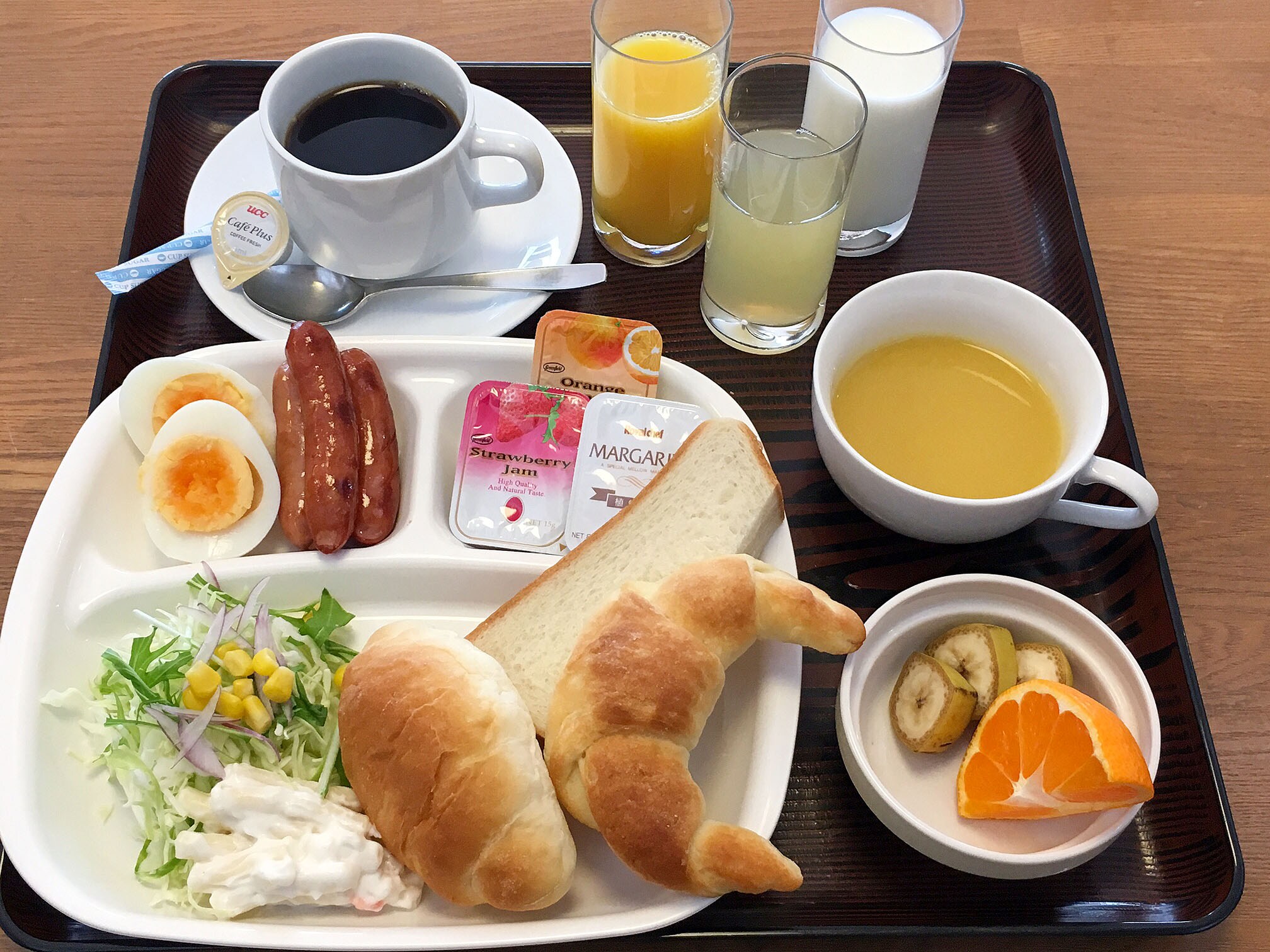 [Free breakfast service (Western food example)]