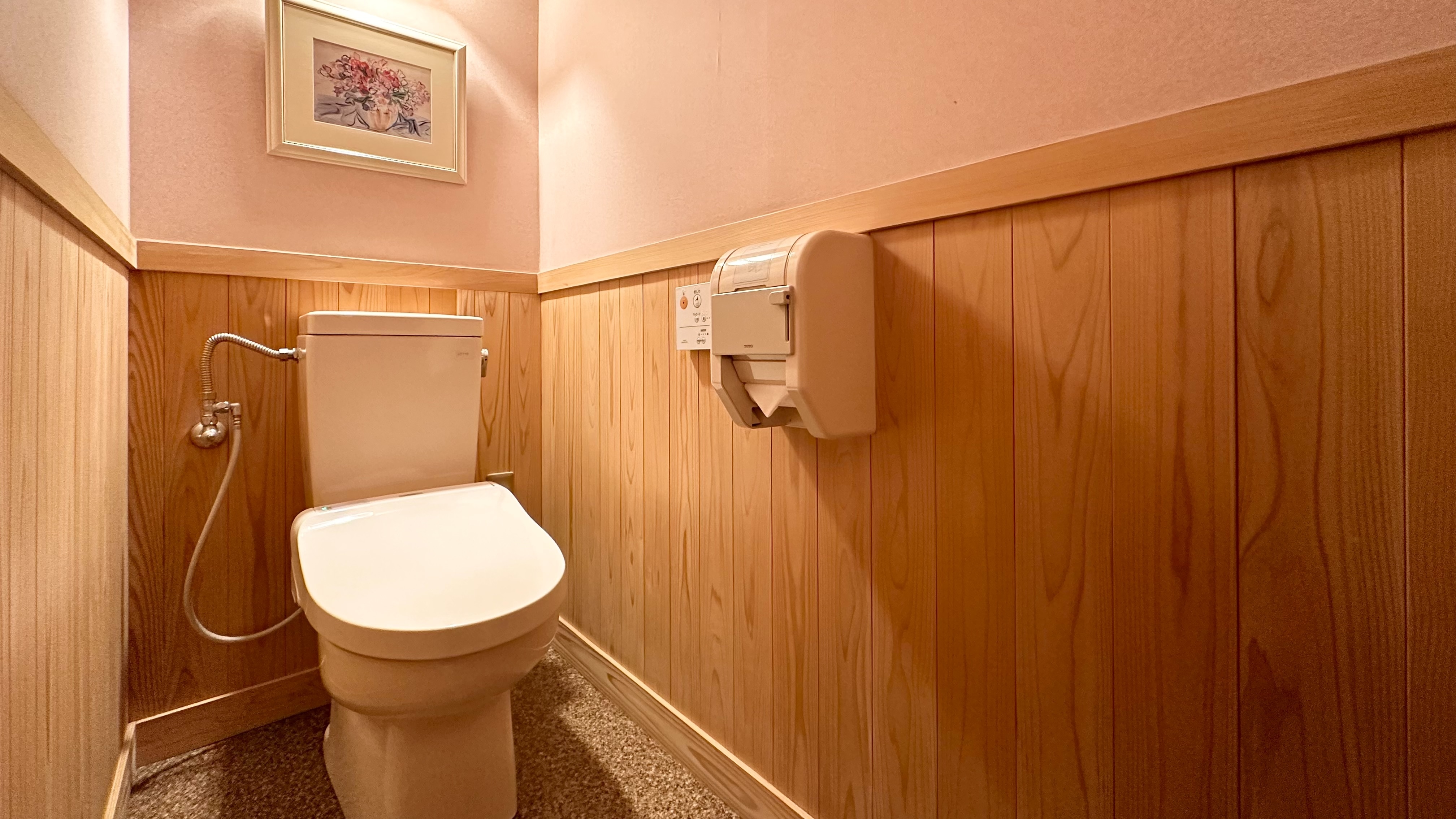 Restroom made of Yoshino wood