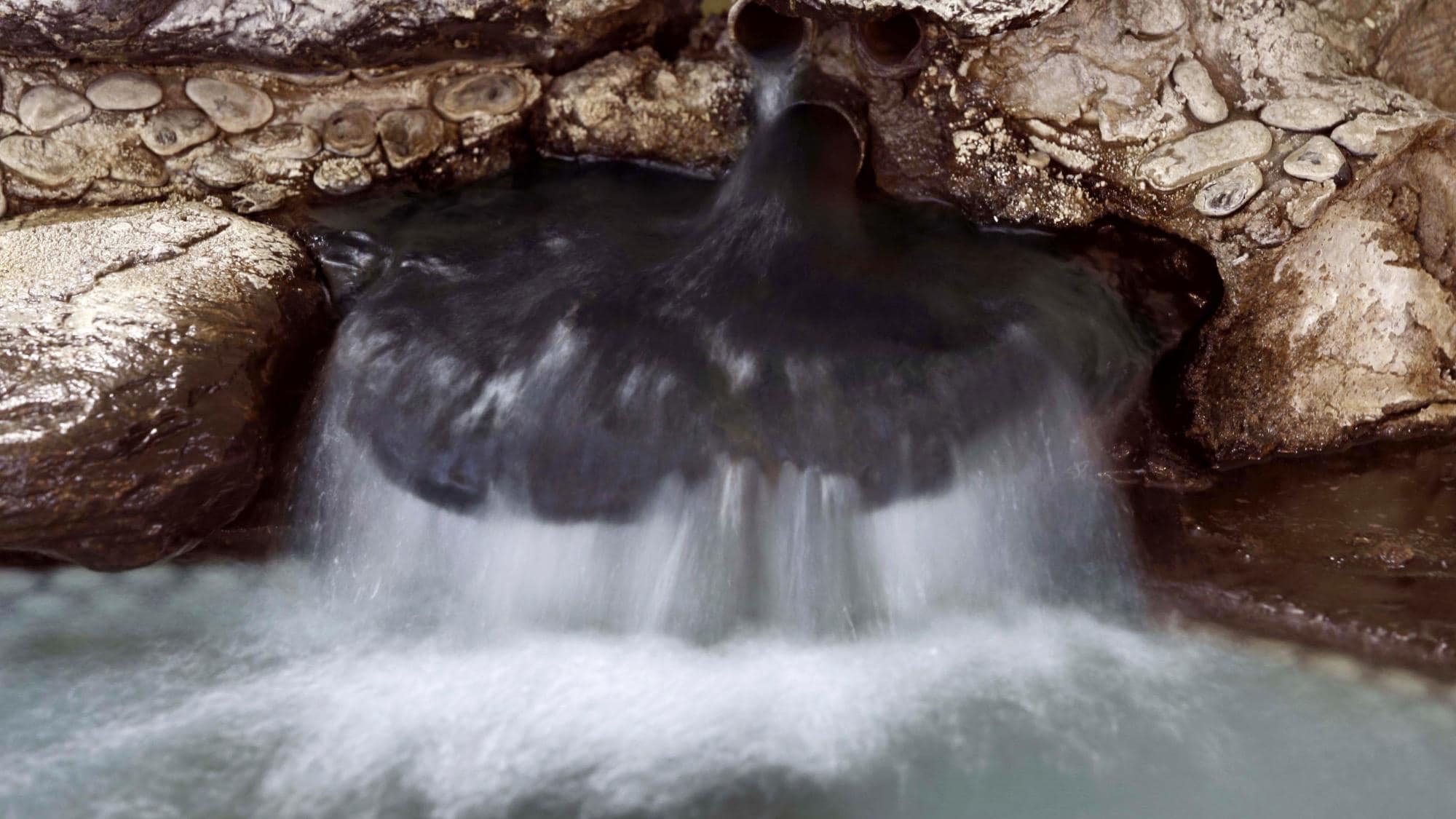 Teradomari Beach Hot Springs. Sodium bicarbonate chloride spring