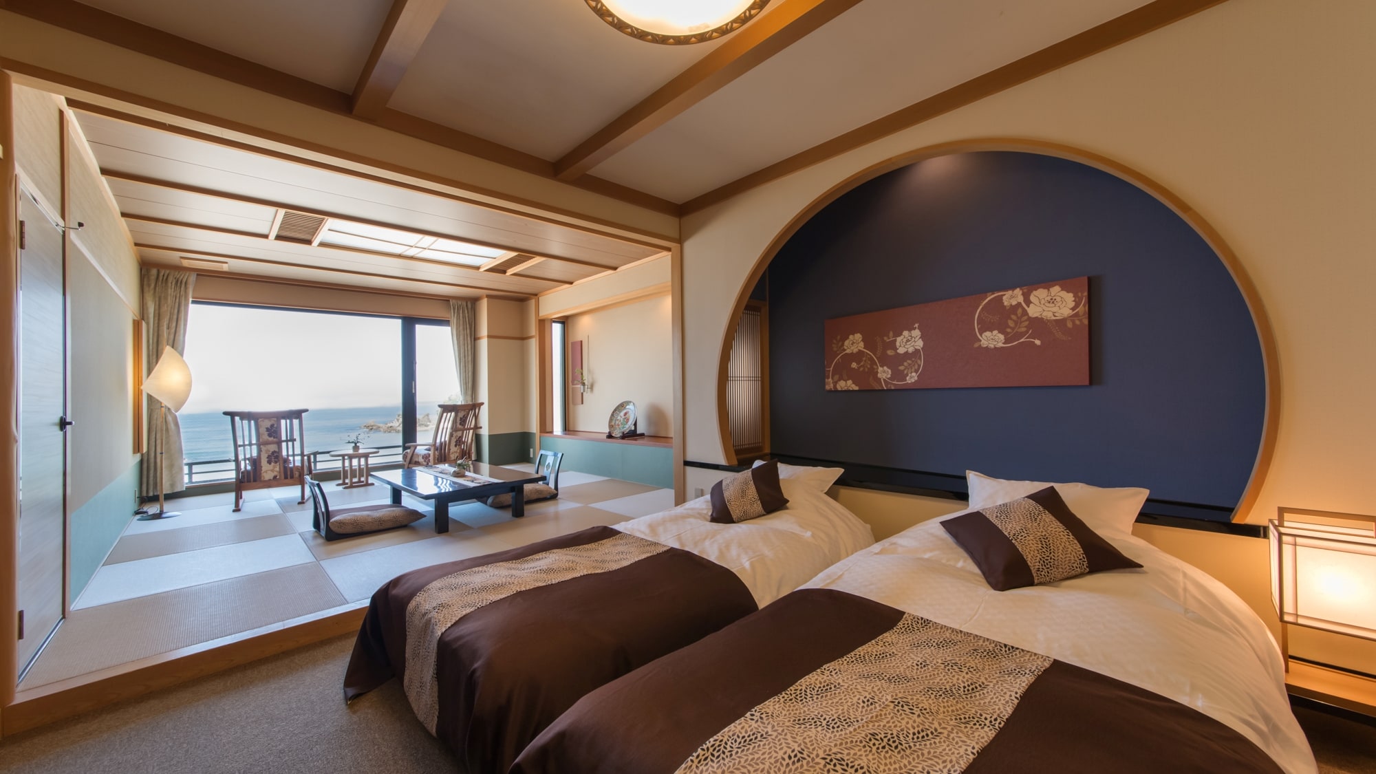 [Annex, Japanese-Western style room with observation bath] Ocean view as if you are looking at the sea