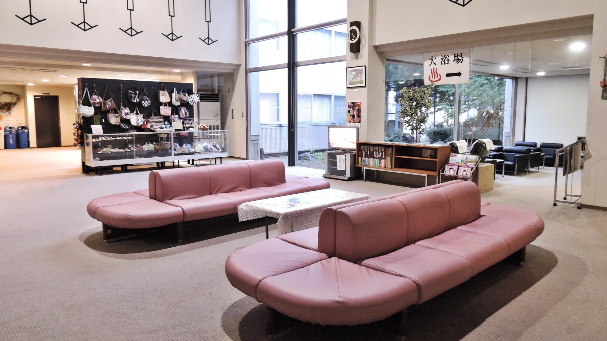 *[Inside the building] An open and airy lobby with high ceilings.
