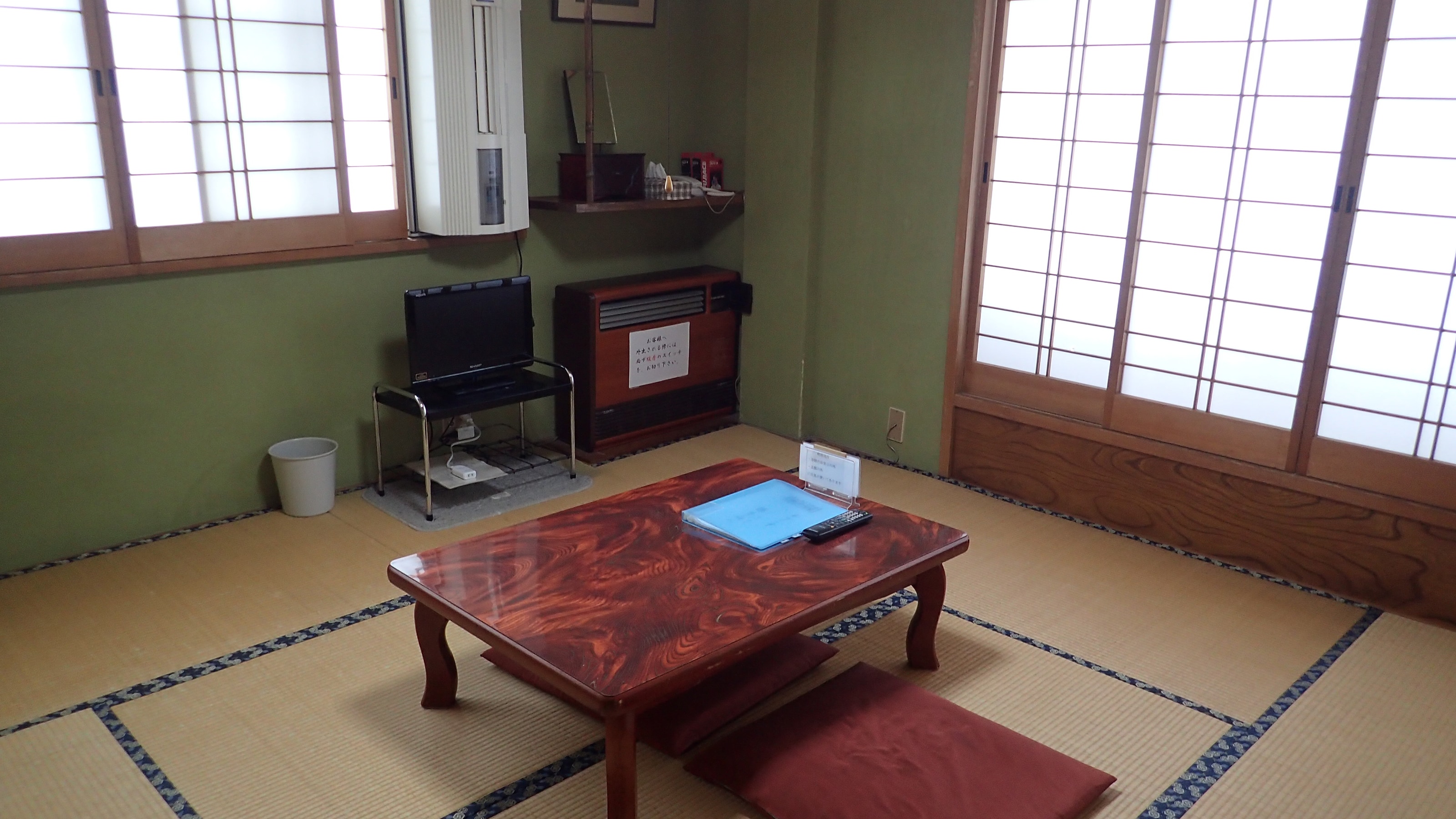 Japanese-style room (8 tatami mats)