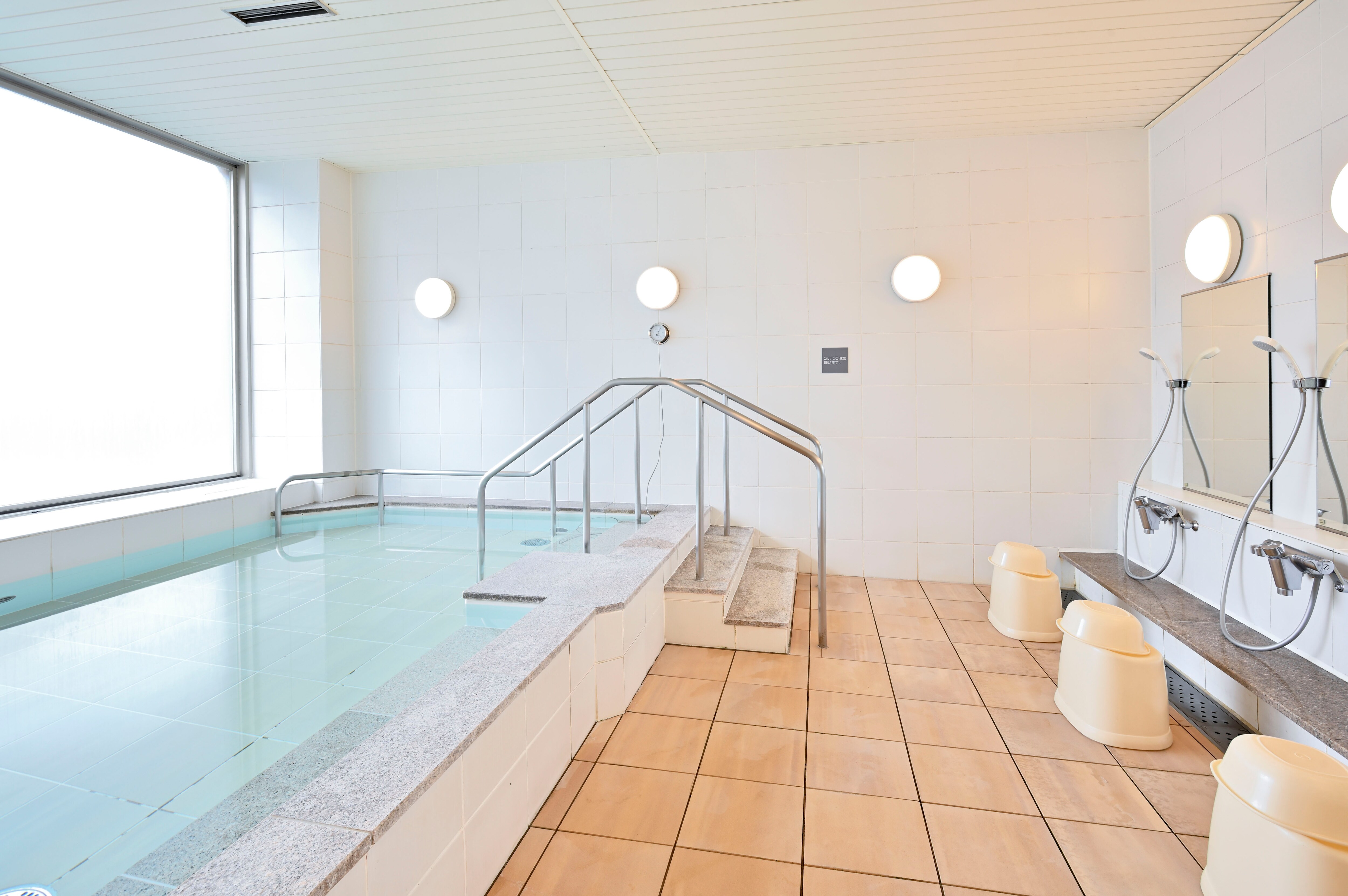Large public bath (2604)