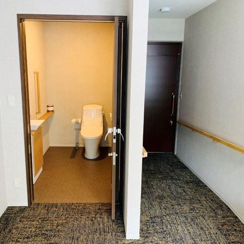 [Western-style room barrier-free 3F] The toilet is spacious ♪
