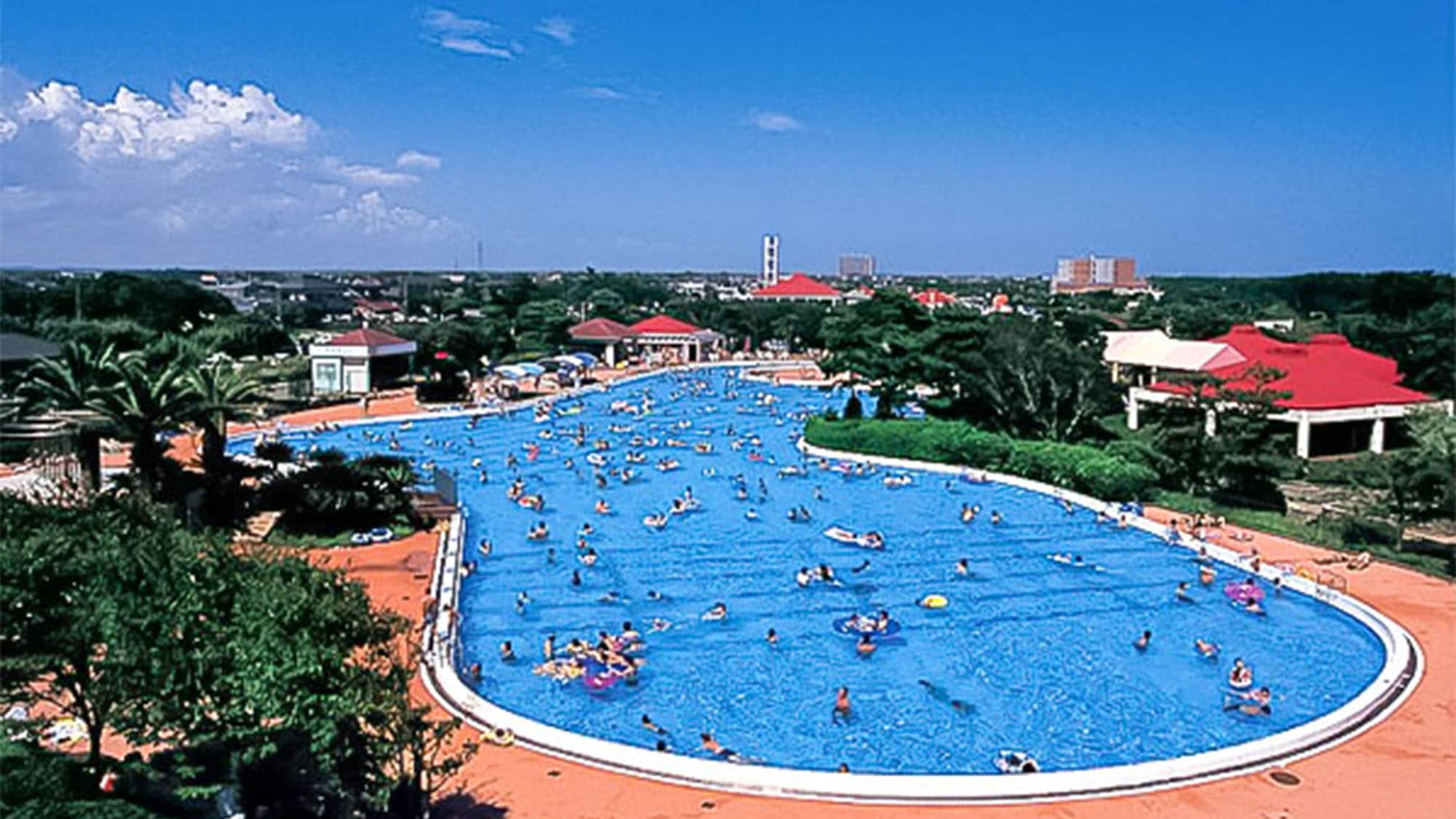 ・Nearby: Hasunuma Water Garden is right next door