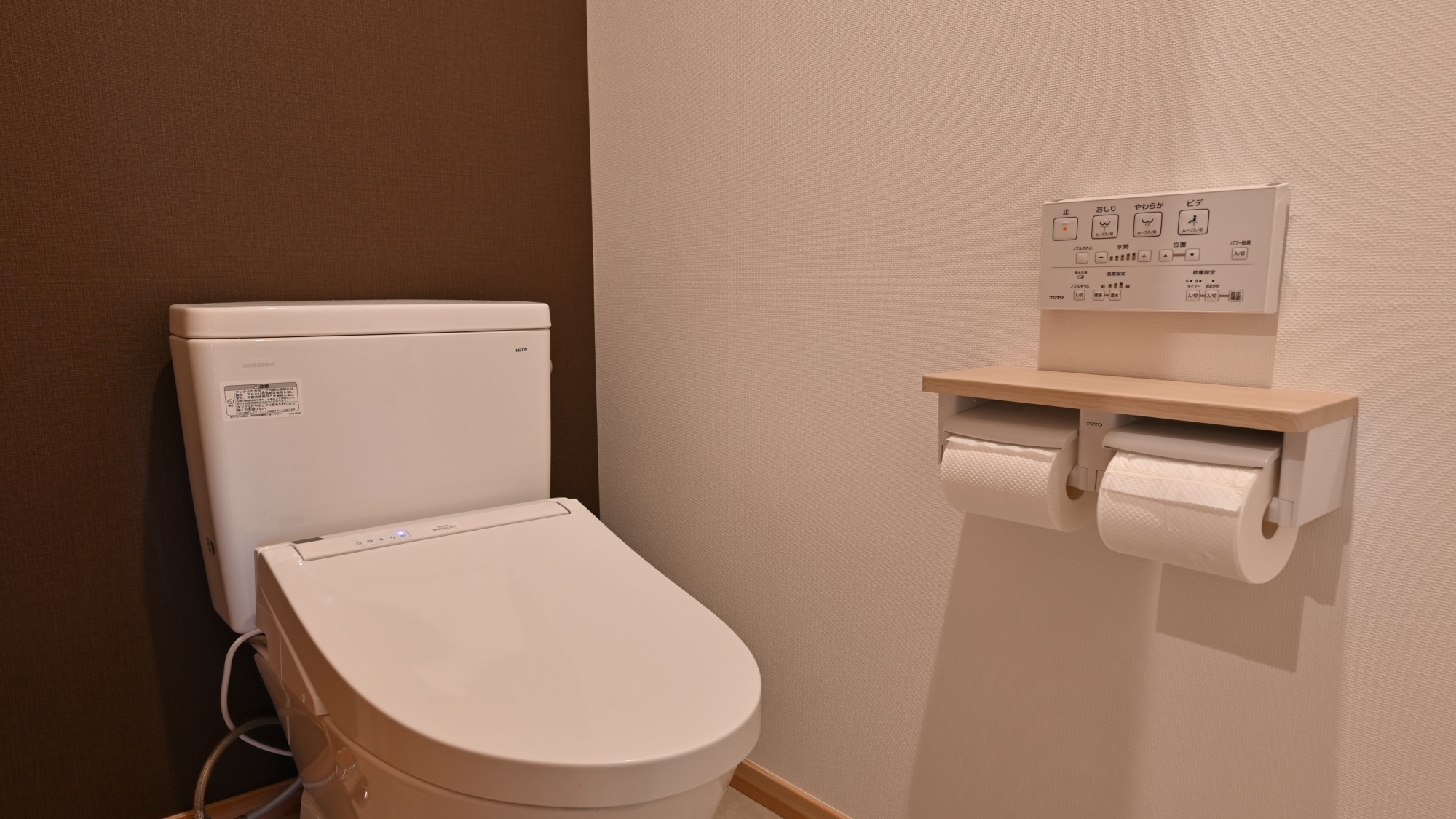 A clean, modern Japanese space with comfortable facilities for a pleasant stay.