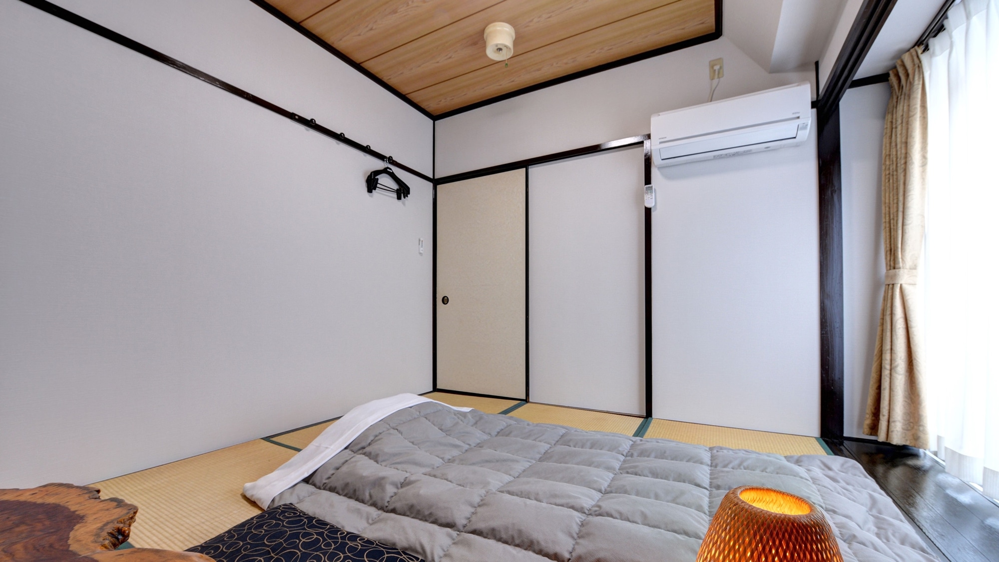 *Japanese-style room with 6 tatami mats (example of guest room)/Perfect for solo travelers or business travelers. Relax and unwind in a tatami room.