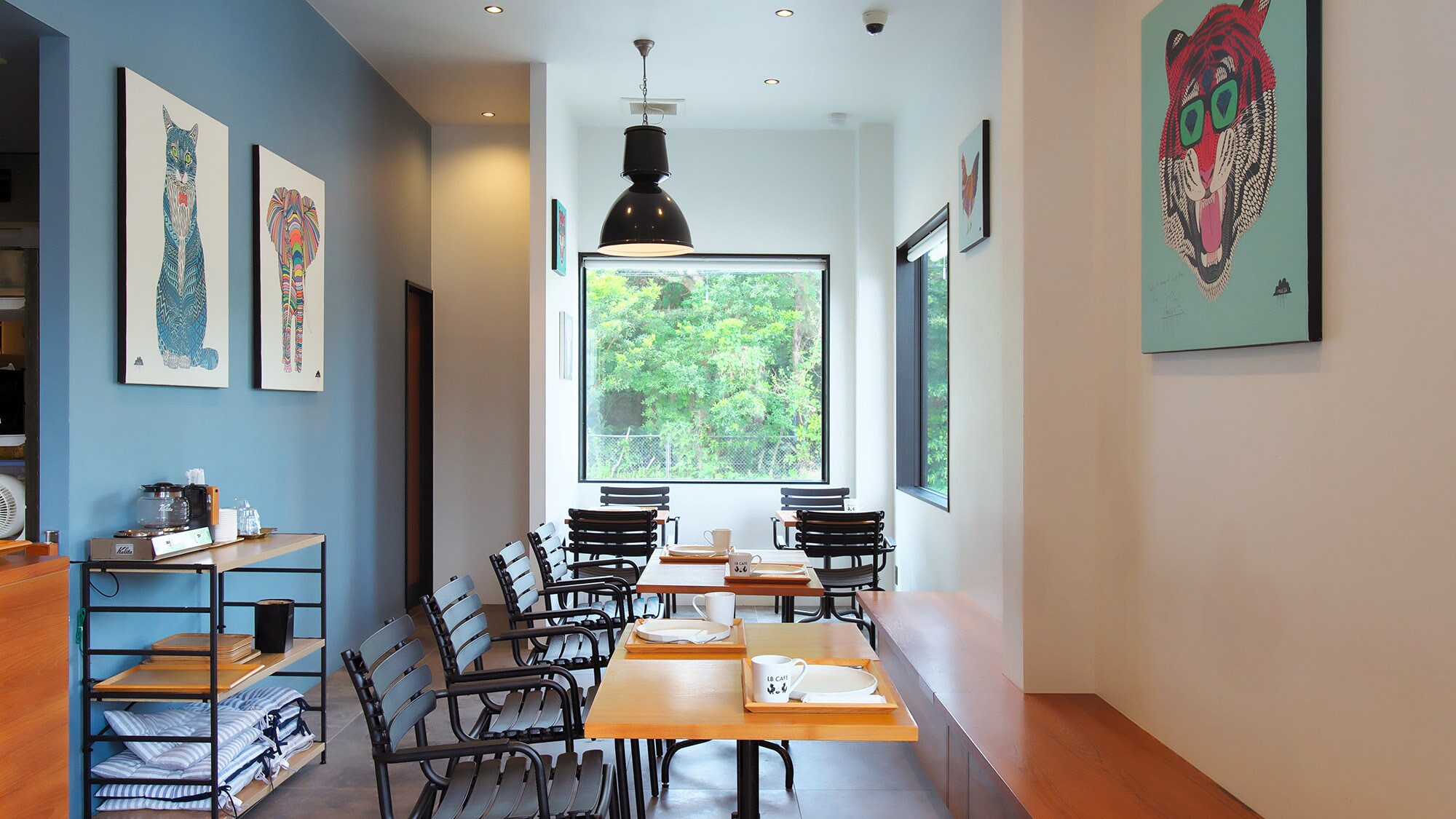 ・[餐飲] 店內＜LB CAFE＞ ◇以木材和鐵為基礎的精緻室內設計