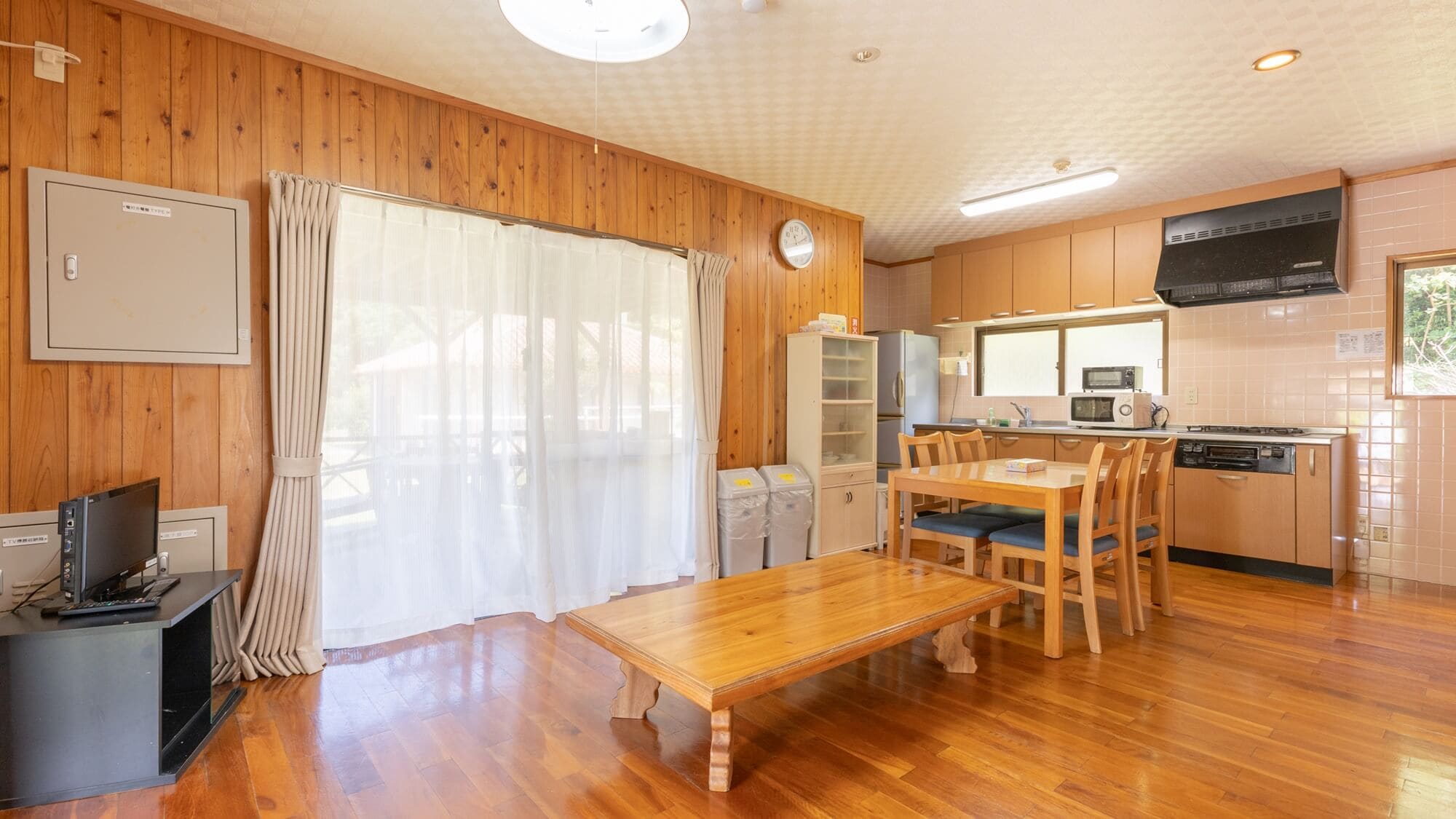 ◆ Onishi Living * Rice cooker, microwave oven, toaster oven, and tableware are available.