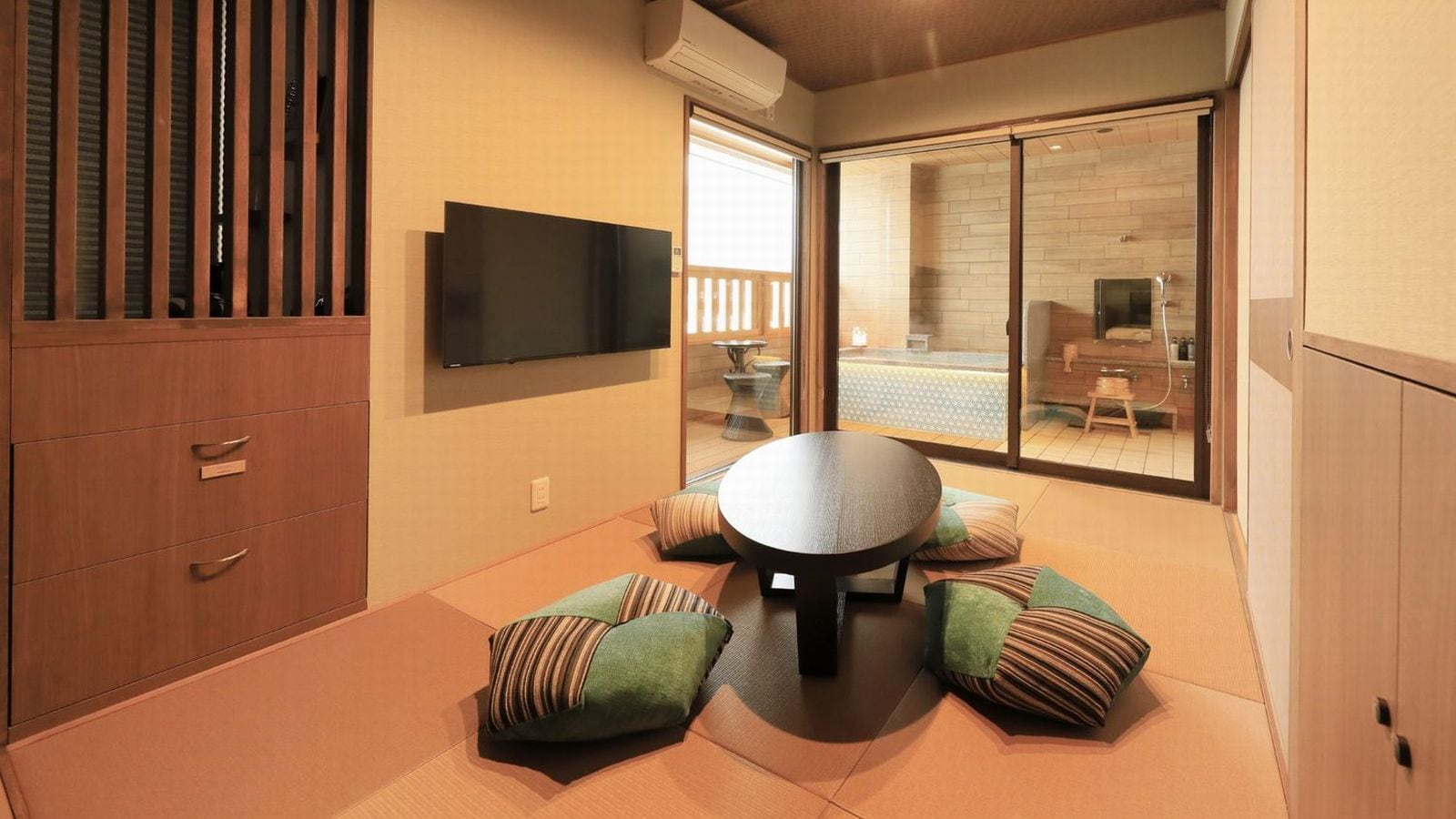 <Ruri-RURI> Japanese-Western style twin hot spring open-air bath + France Bed electric bed