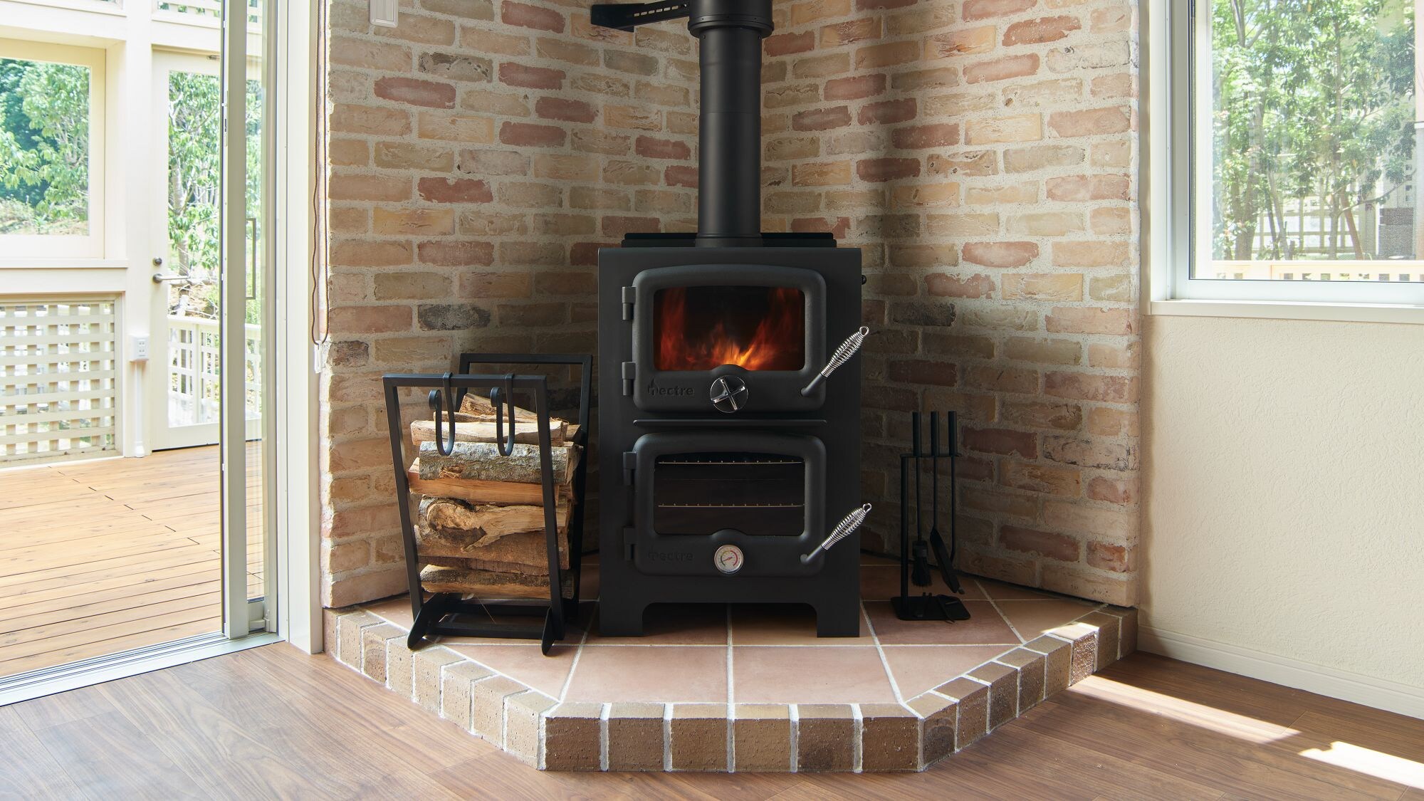 [Glamping Villa] Spend a relaxing time in the warm flames of an authentic wood-burning stove in the winter