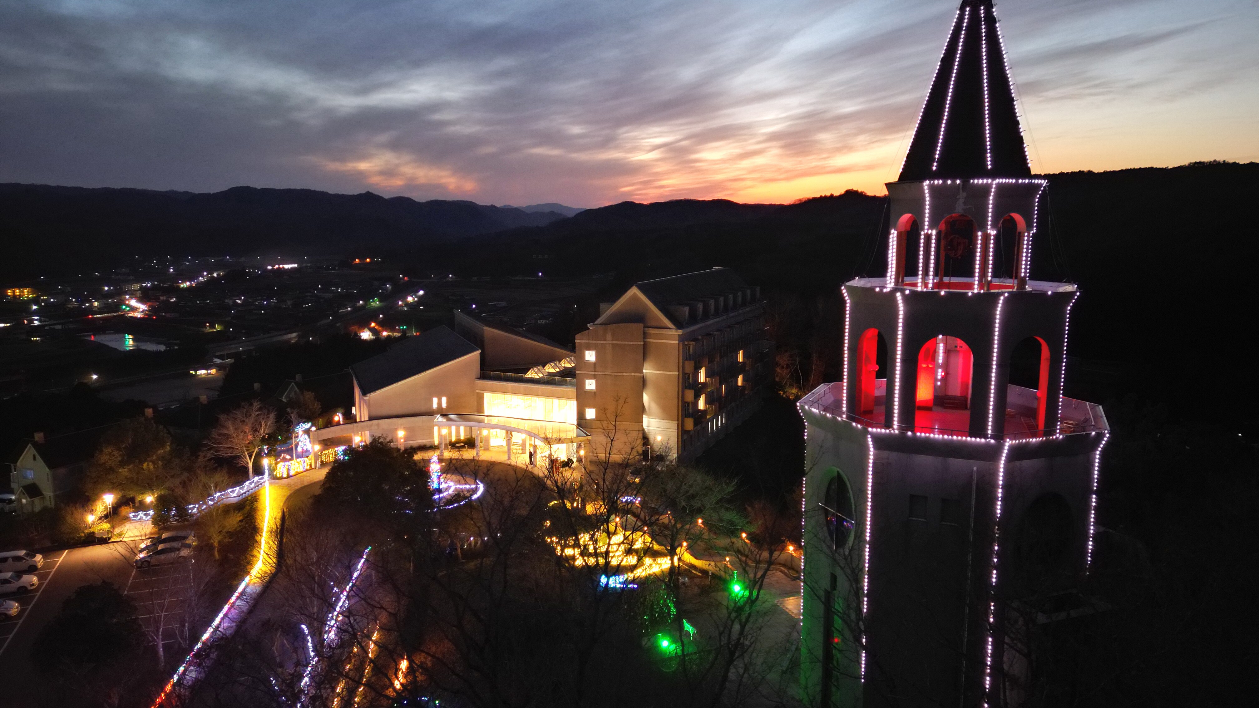[Exterior - Night view] The building is lit up at night, creating a fantastic atmosphere.