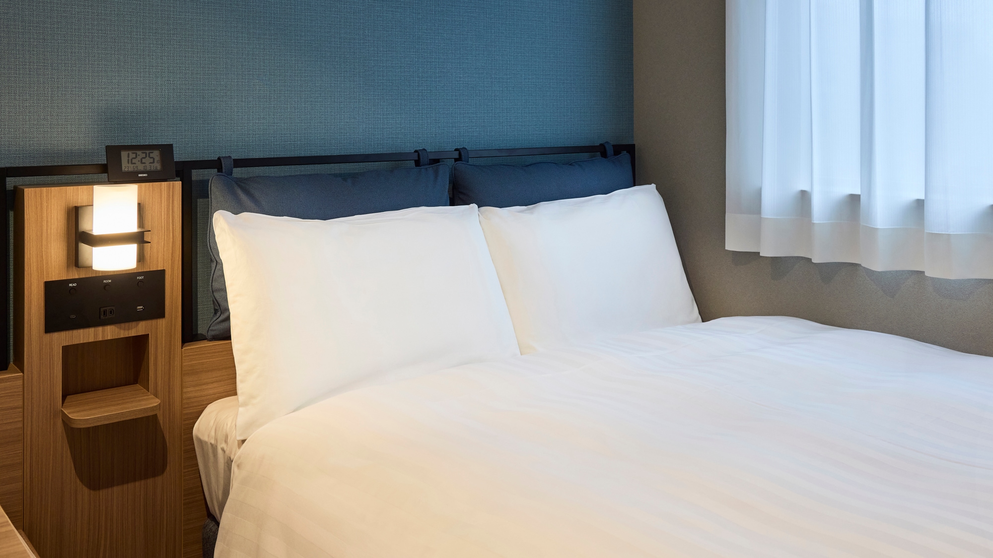 [Double Standard] Hình ảnh 2 người