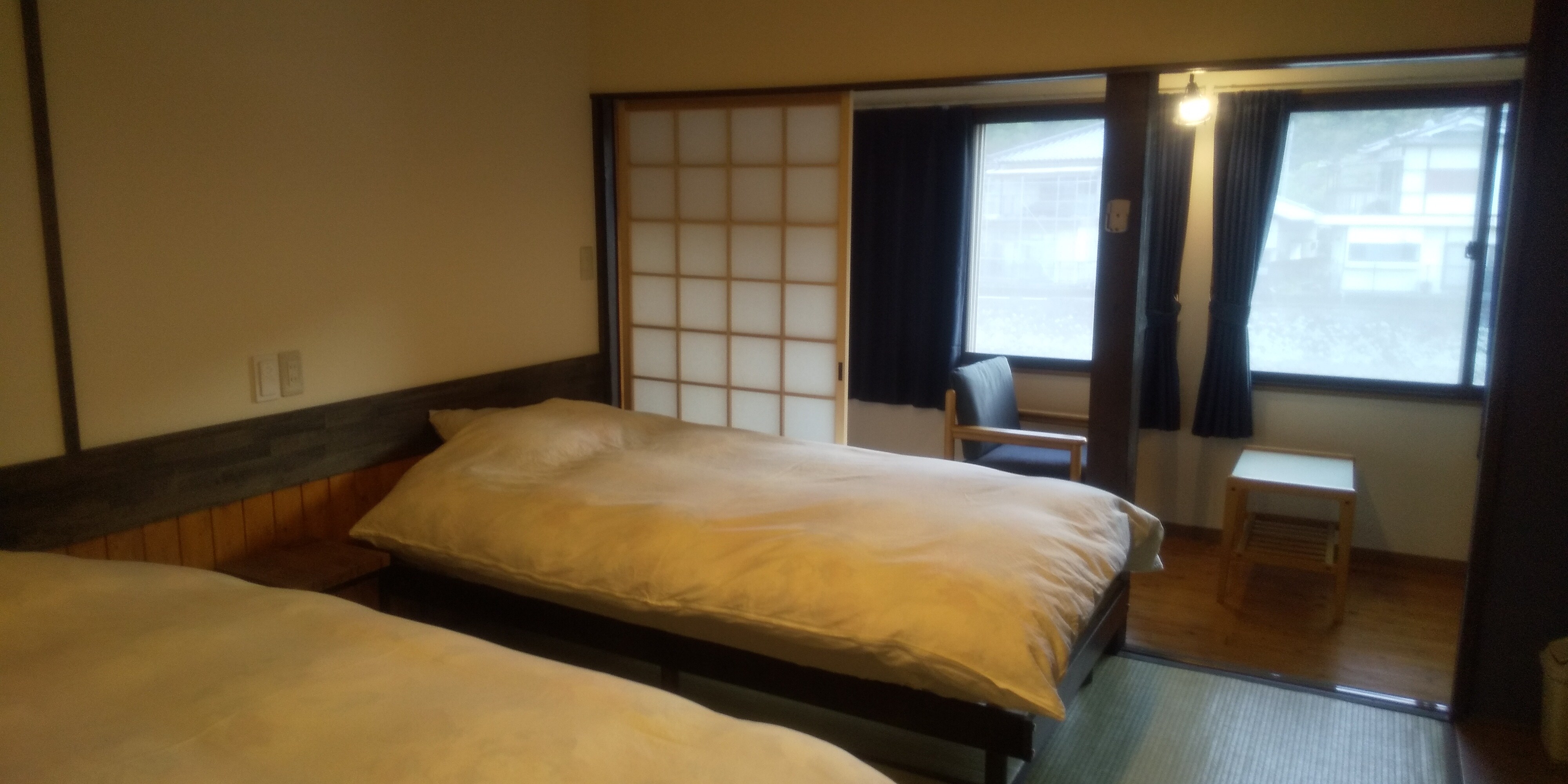 2nd floor bedroom (non-smoking)