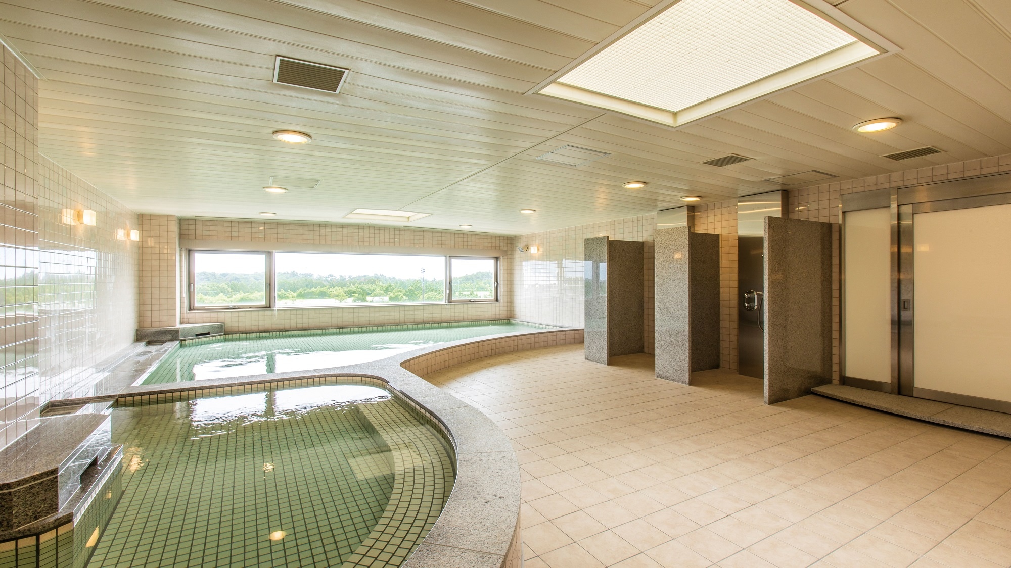 <North Wing> Large public bath