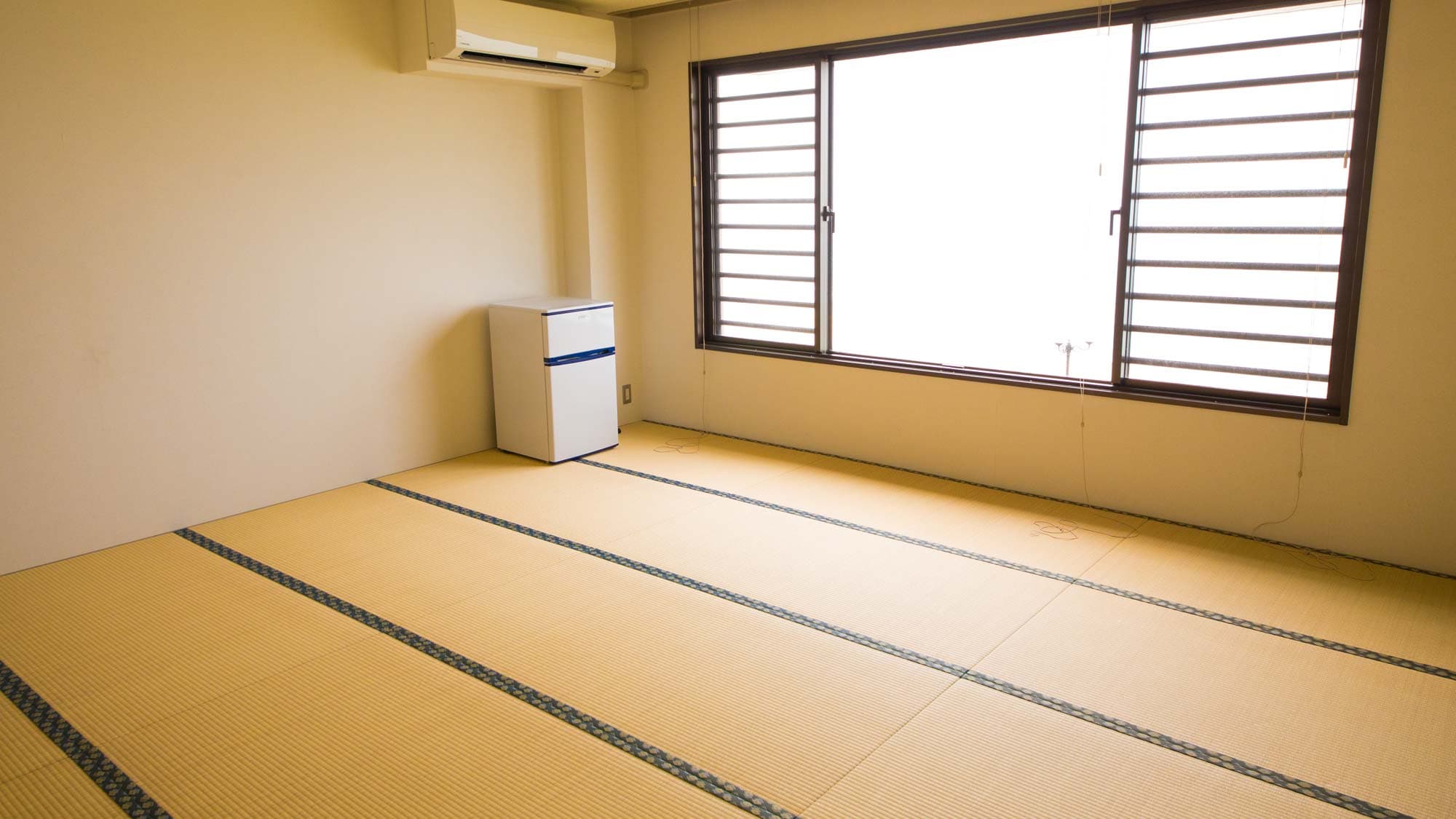Kamar bergaya Jepang 15 tikar tatami