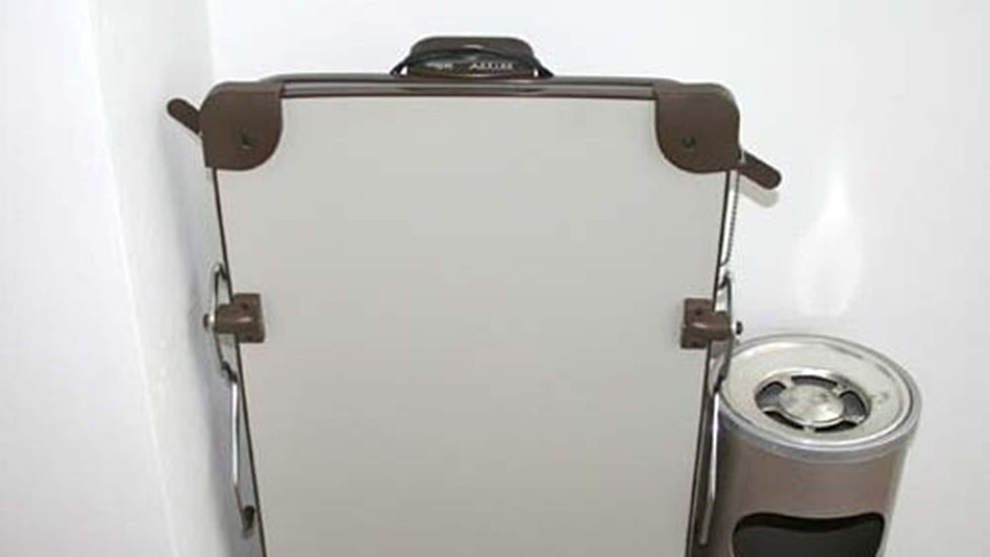 [Pants presser] There is a trouser press on each floor, which is convenient for long-term stays!