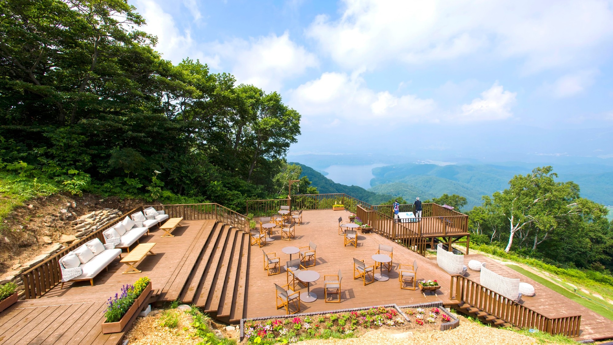 ◆ The observation deck has been expanded ♪ * The lift is open for a limited time ◆ View from Lake Nojiri Terrace