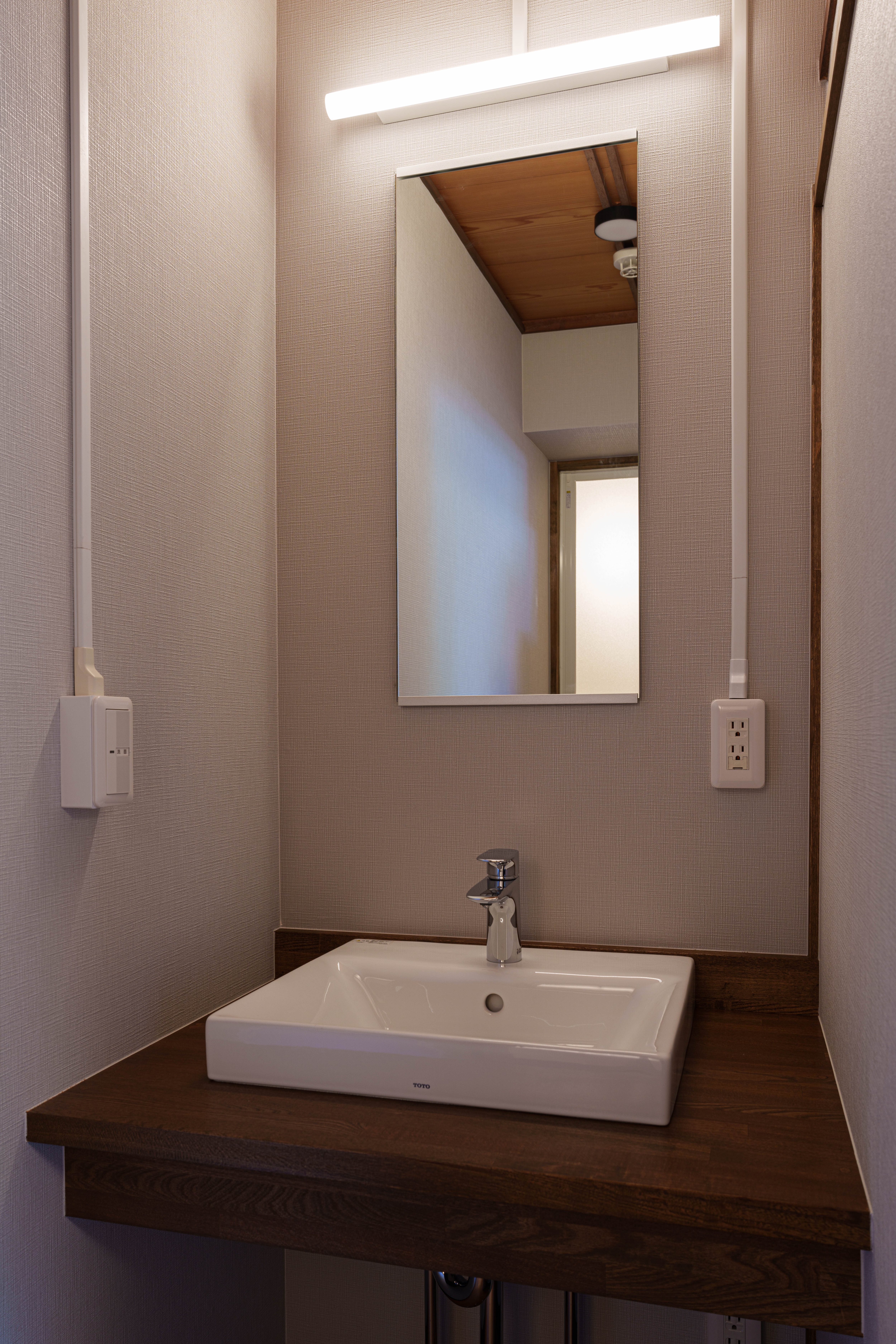 Room 7 Washroom
