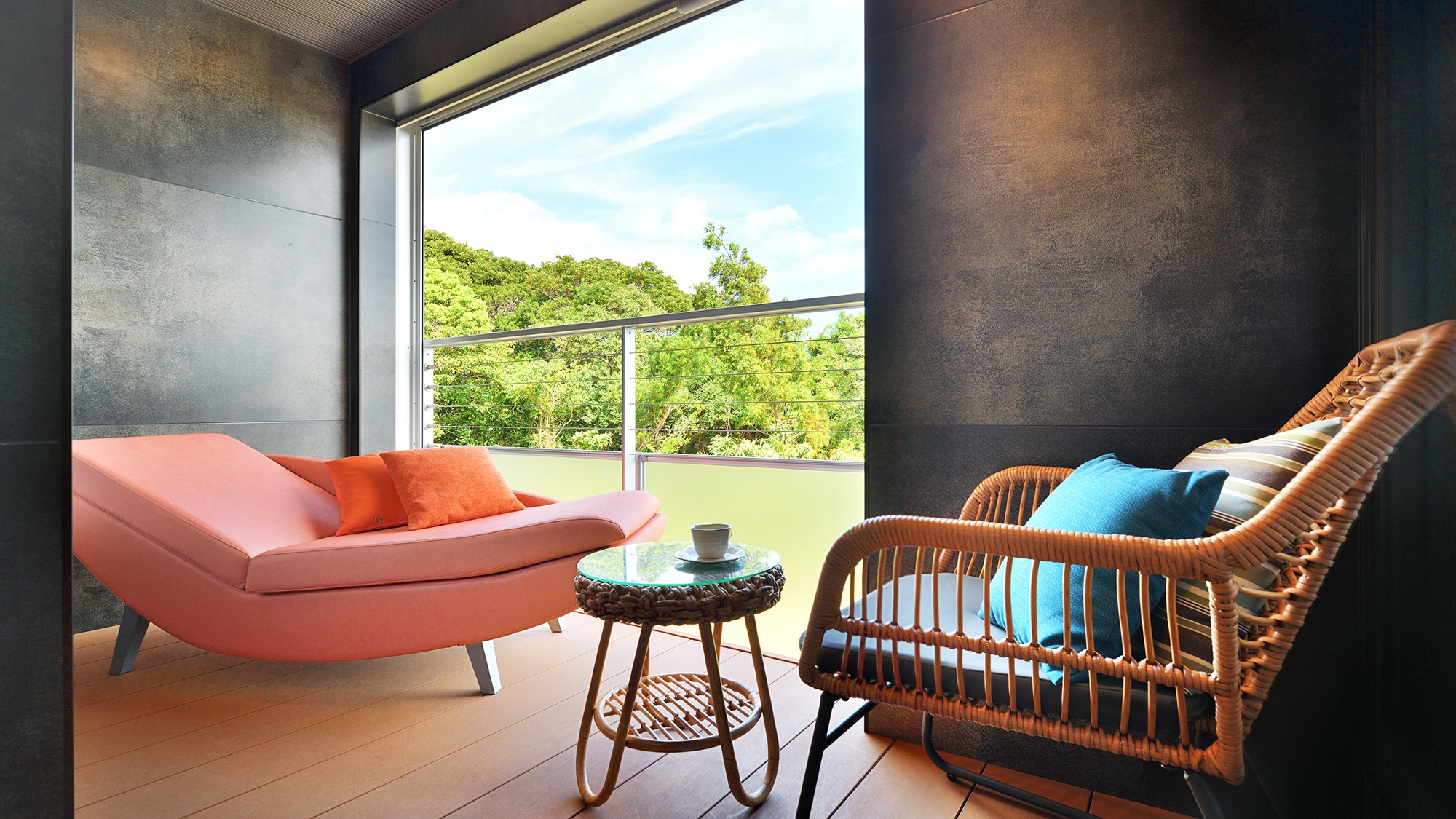 Renovated in 2023 [Harutsugegusa] A corner room with a Japanese-Western style where you can relax and unwind