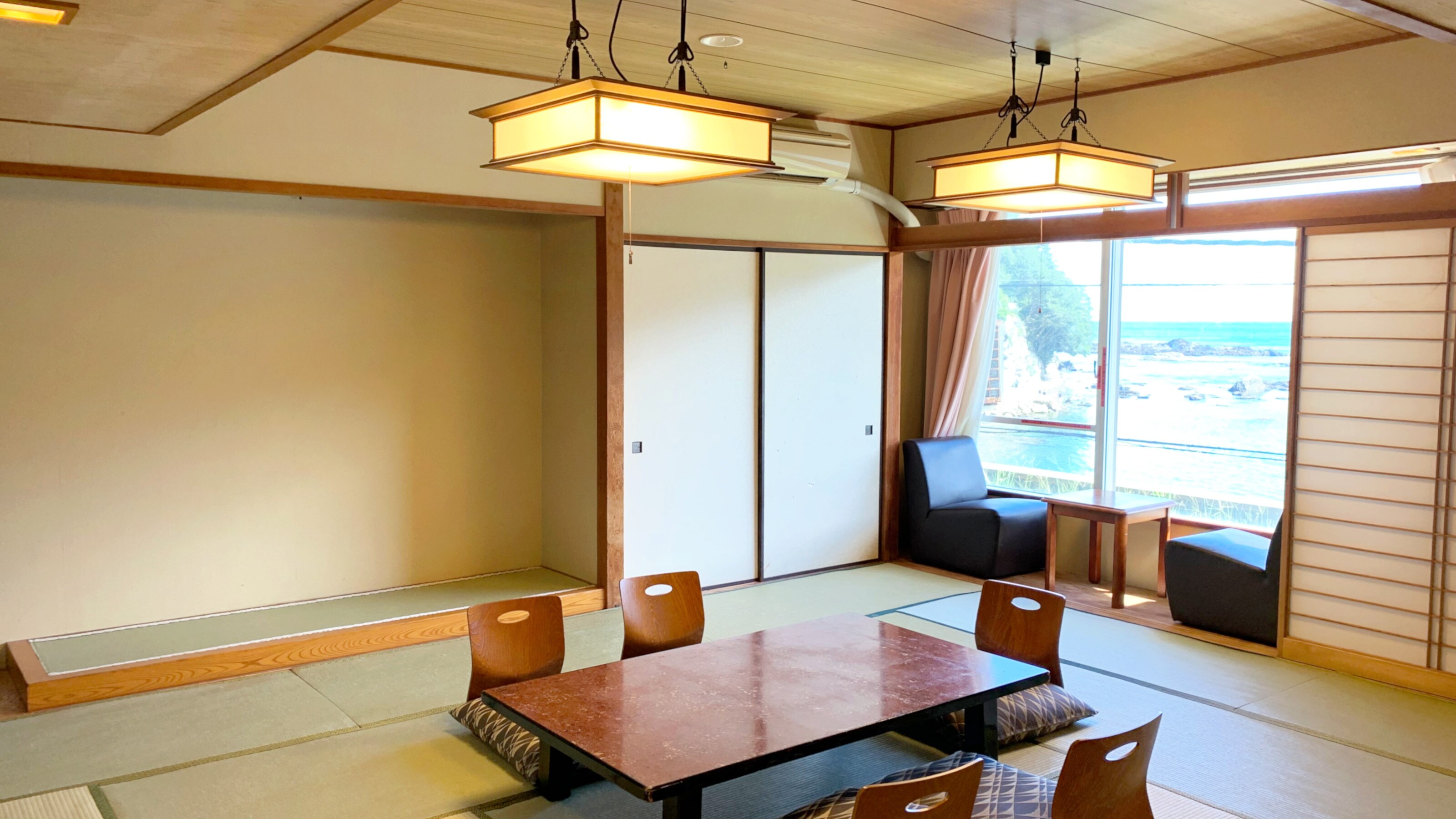 Japanese-style room (18 tatami mats)