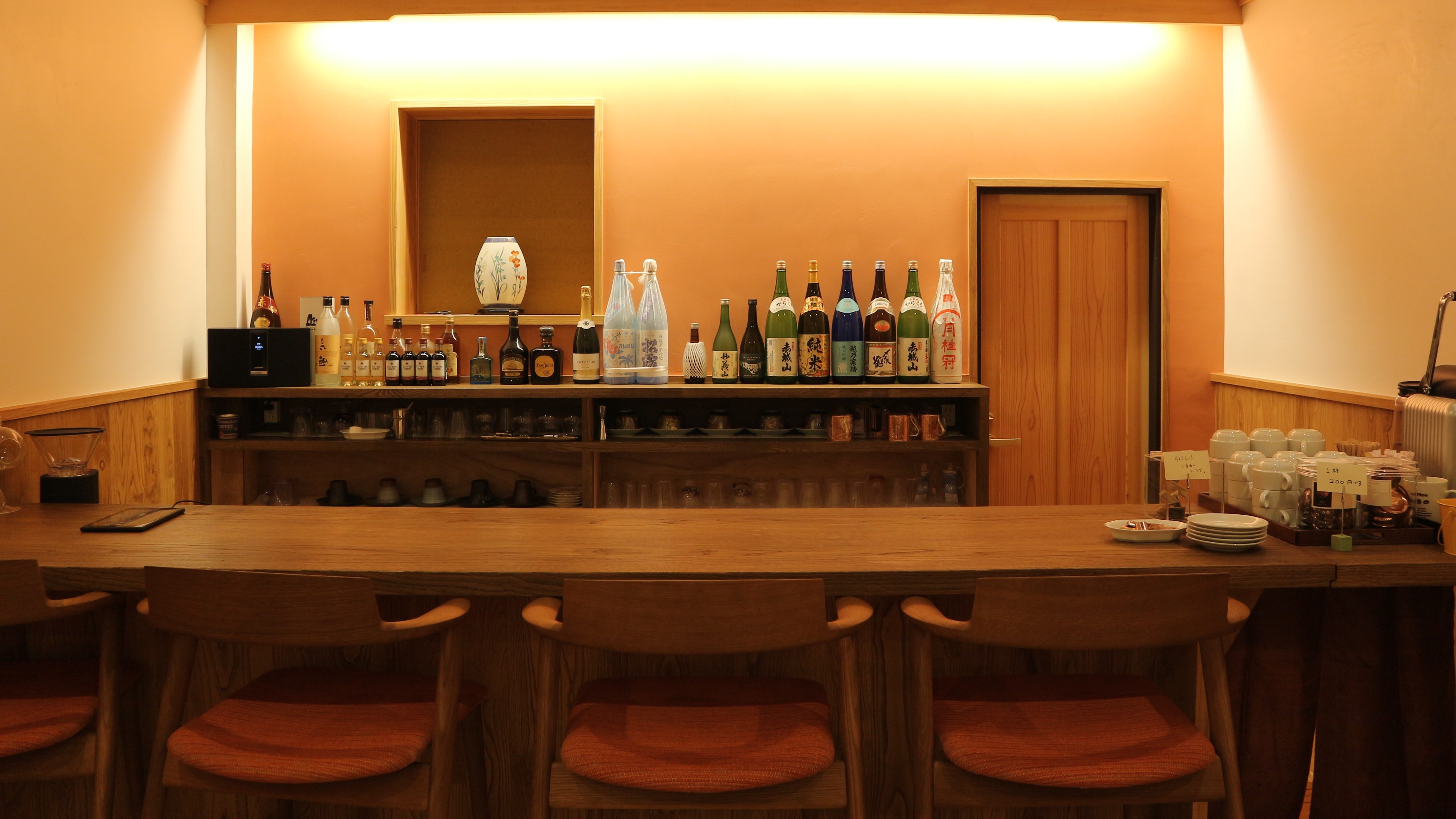 *We also have a self-service cafe/counter seating, and serve alcohol in the evenings.