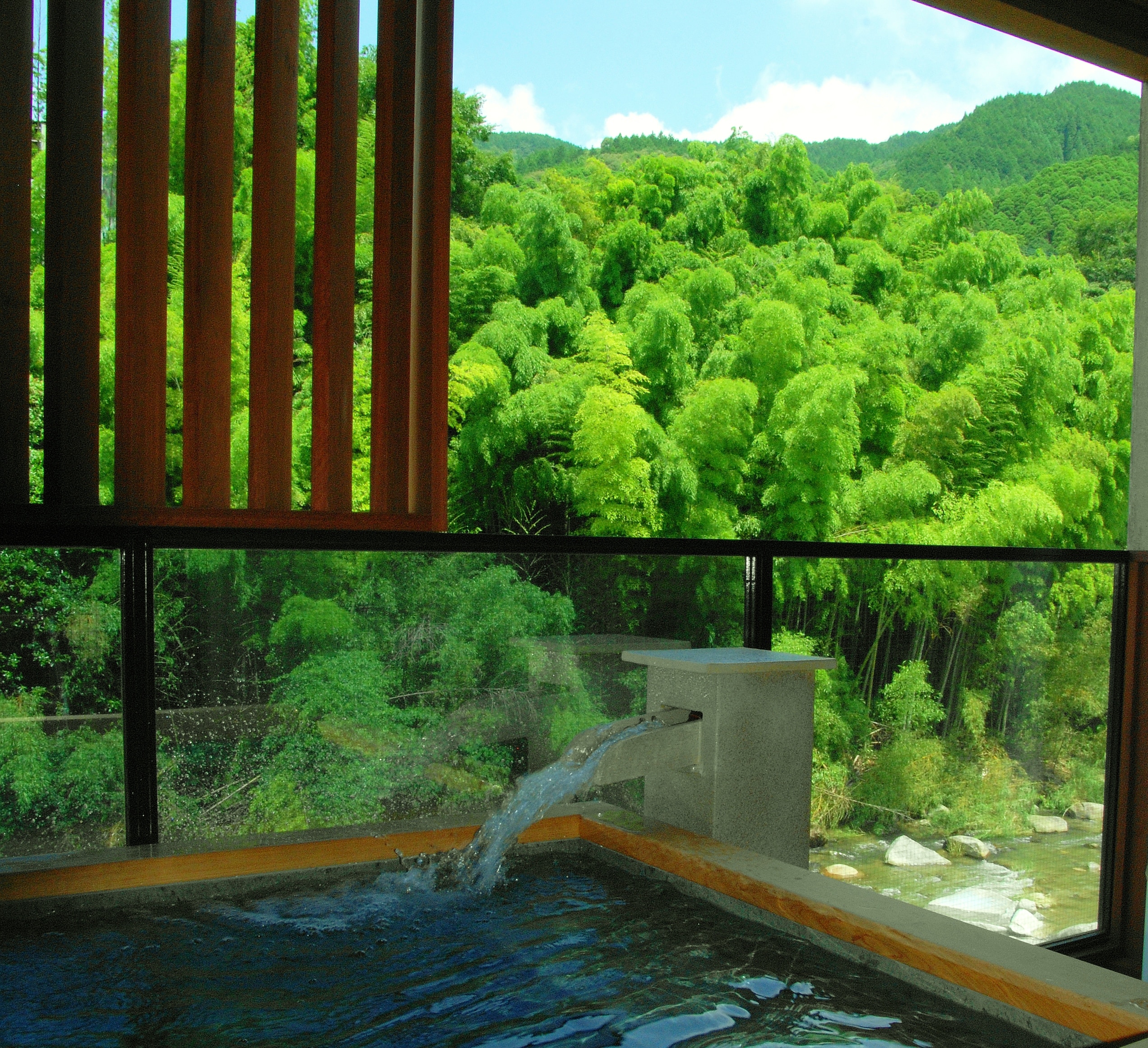 Hinoki open-air bath