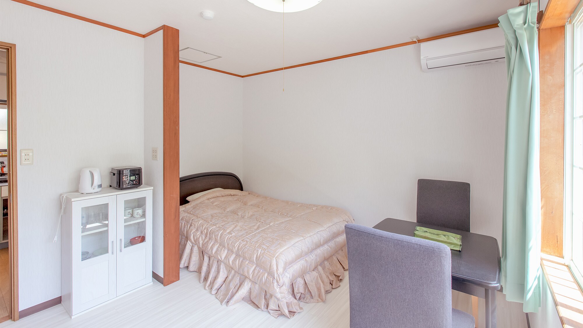 ・【Western-style room for 2 people】No need to worry if you have a lot of luggage! This is a spacious room.
