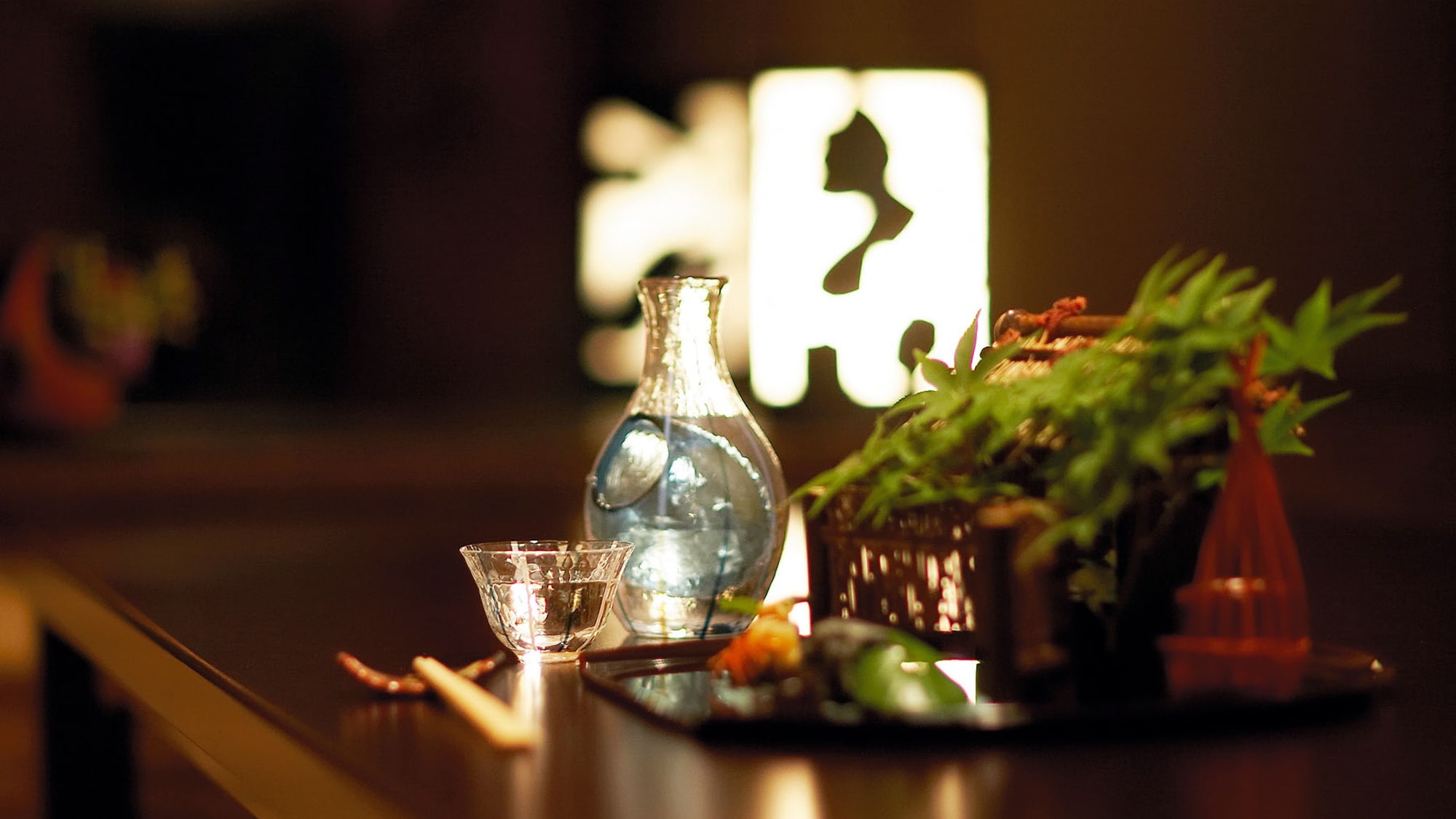 [Main building: Dining] The private dining room has a sunken kotatsu table. Enjoy a special time just with your companions.