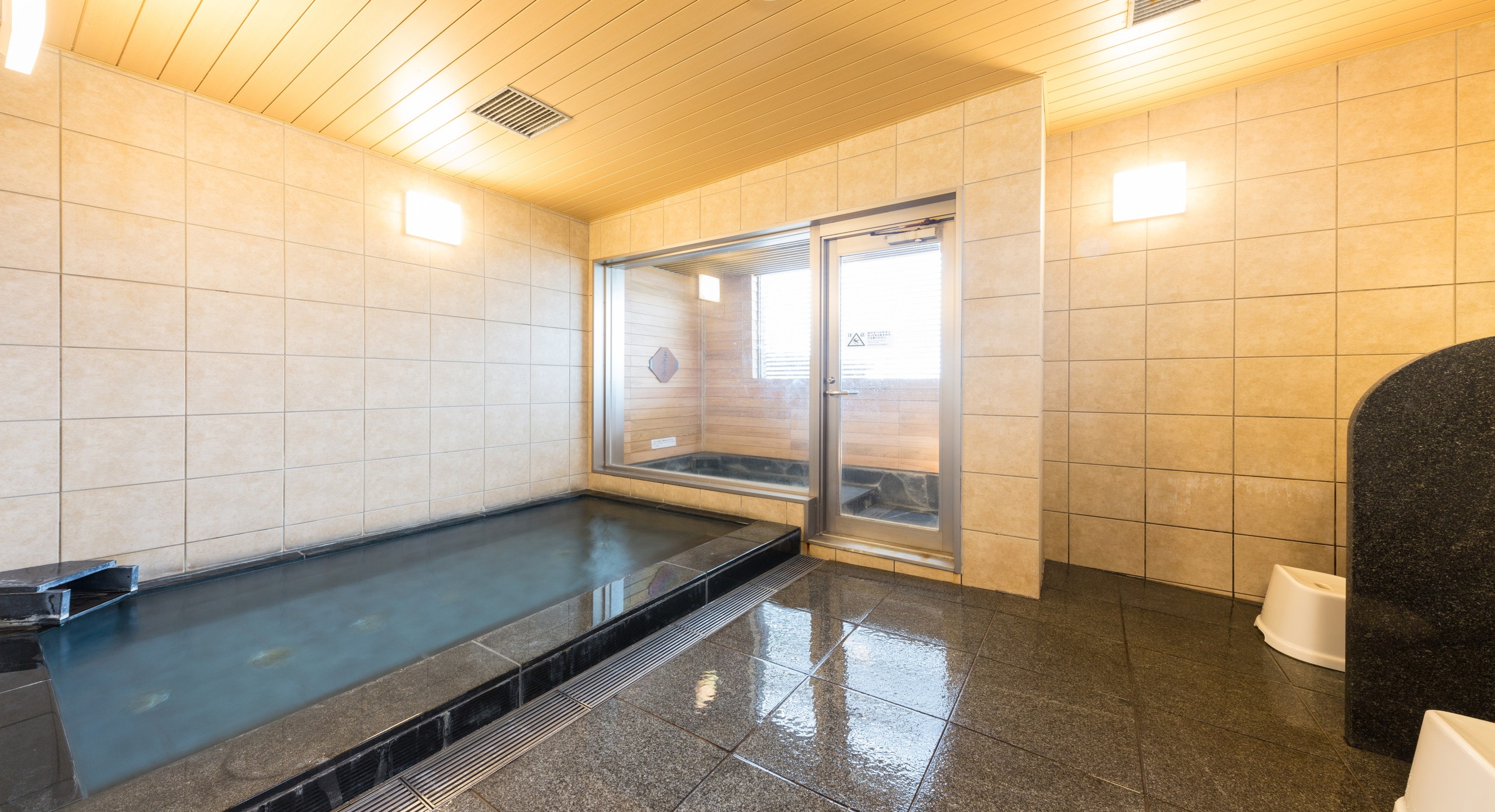 Men's indoor bath (artificial radium hot spring)