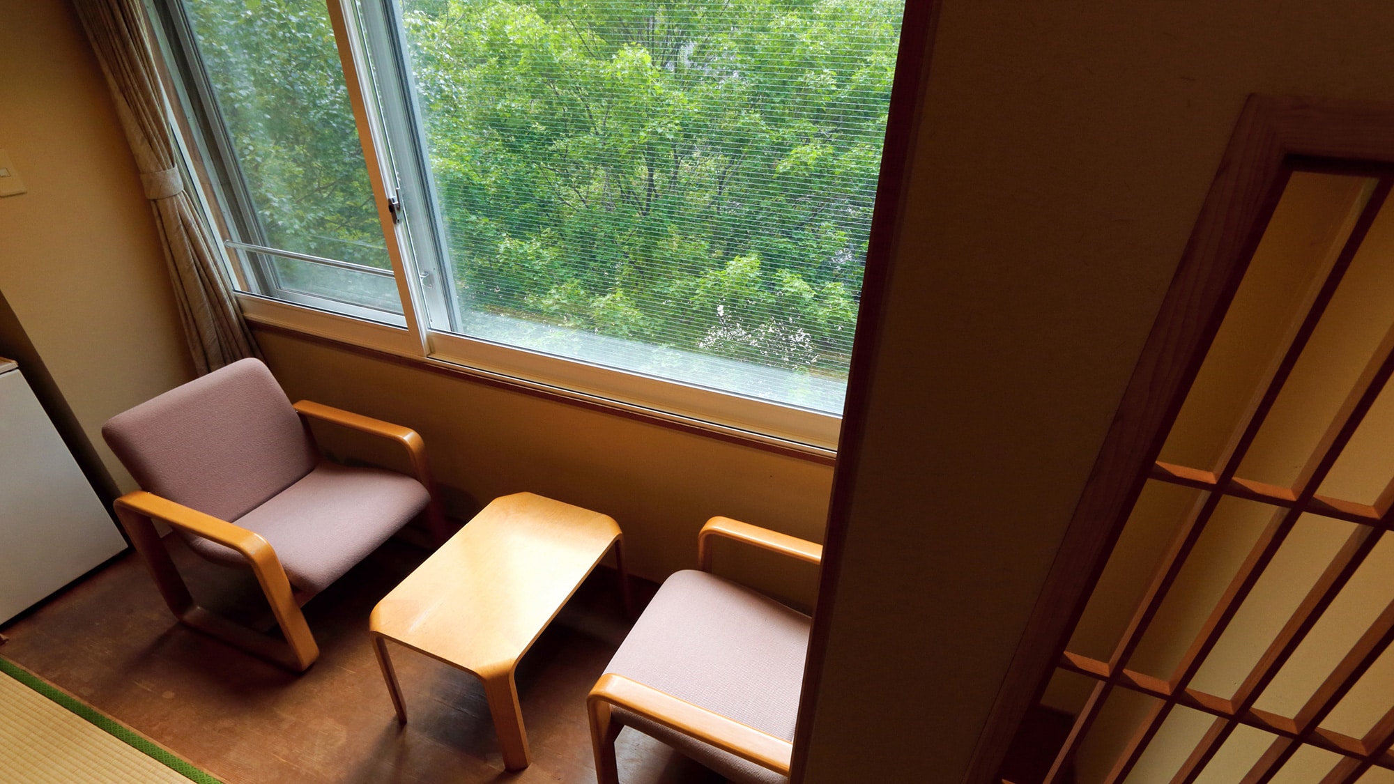 [Japanese-style room] Please spend a relaxing time while admiring the scenery rich in nature.