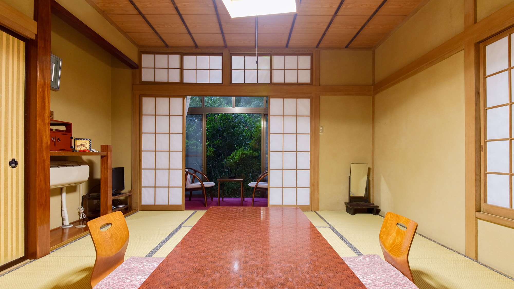 *Phòng (8 chiếu tatami)