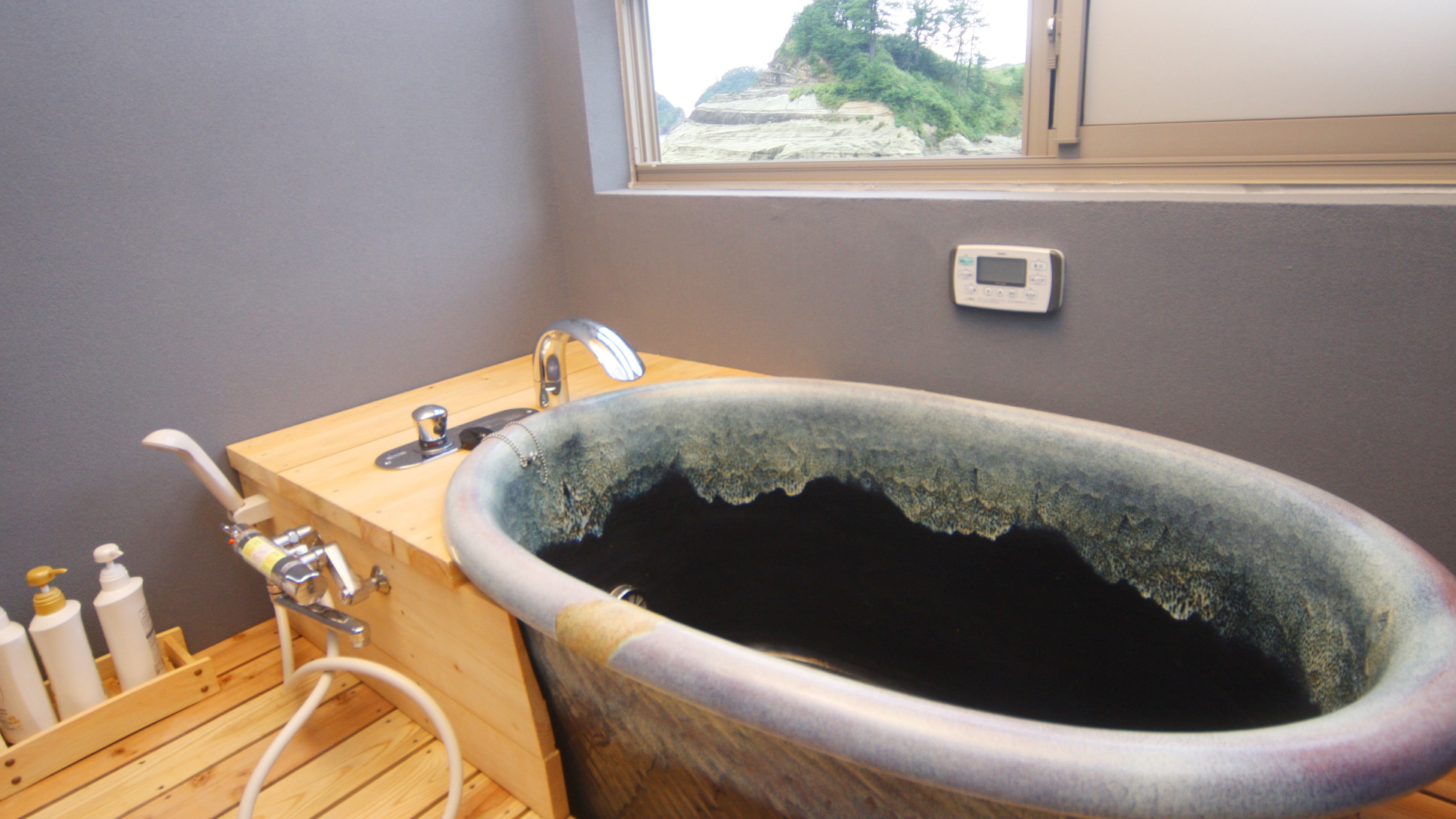 Ama: Semi-open-air bath